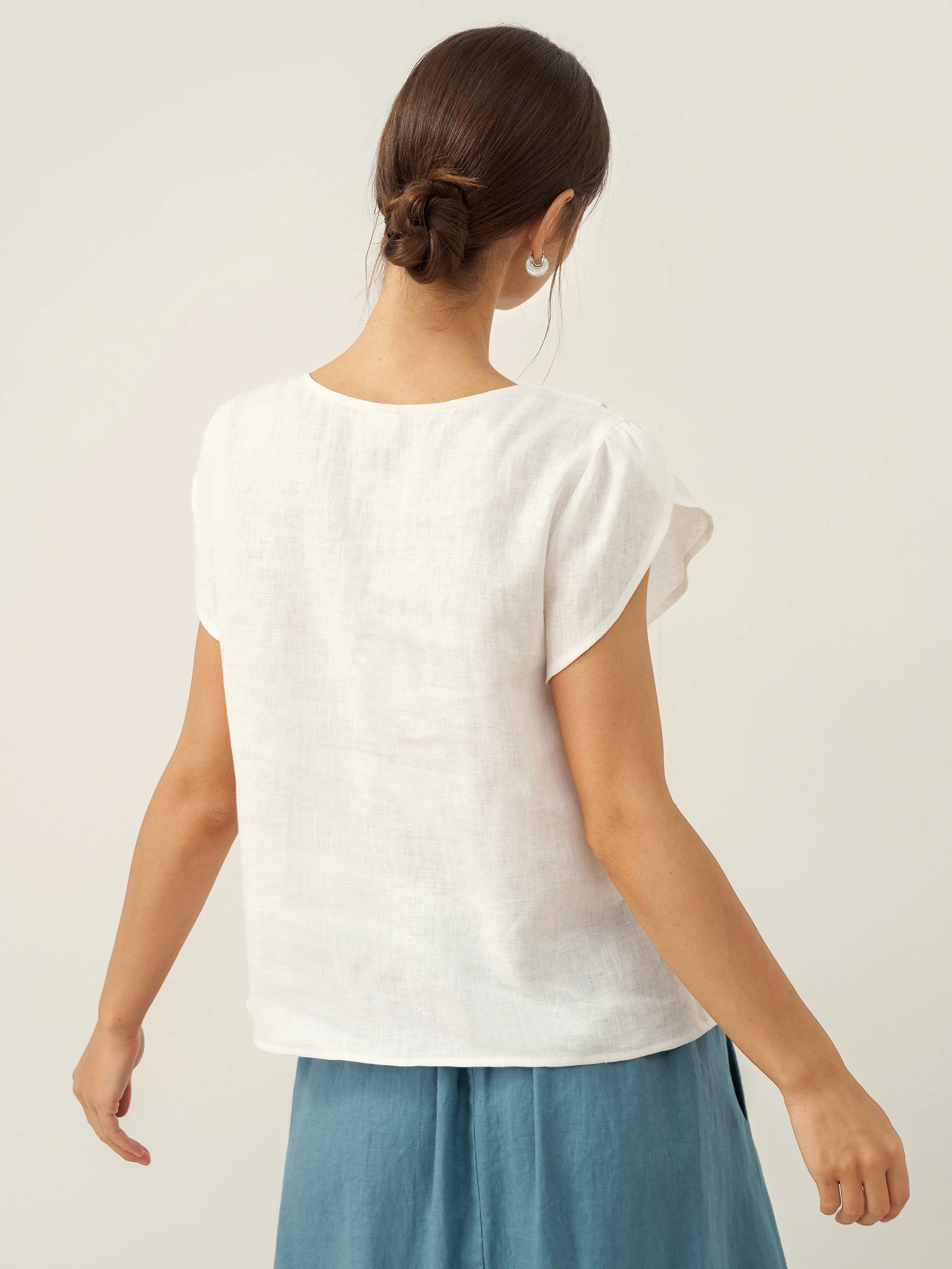 100% Linen Crescent Collar Flutter Sleeve Top FARA - Image 3