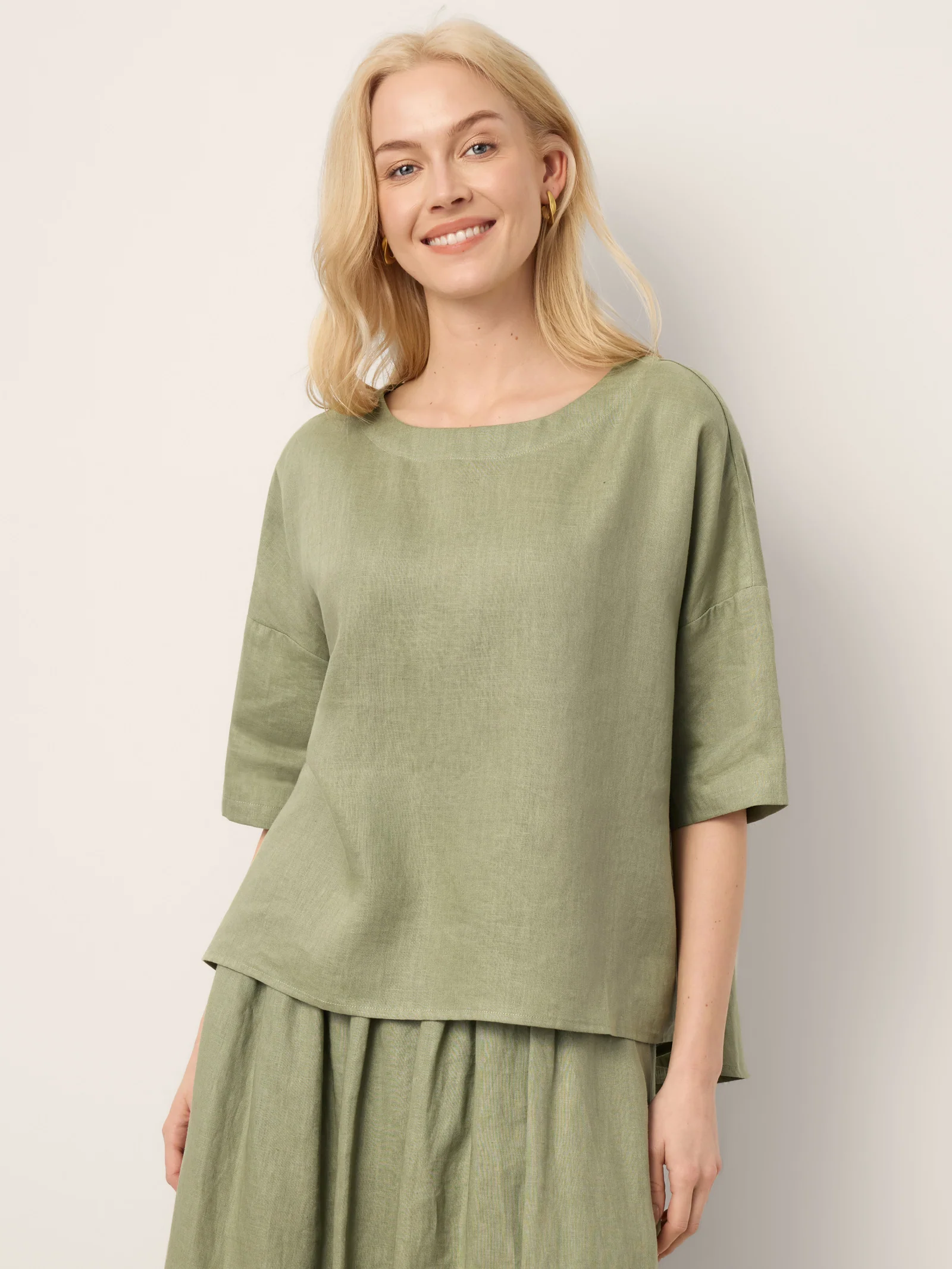 100% Linen Drop Shoulder Shirred Back High-Low Hem Top LINDSEY - Image 4