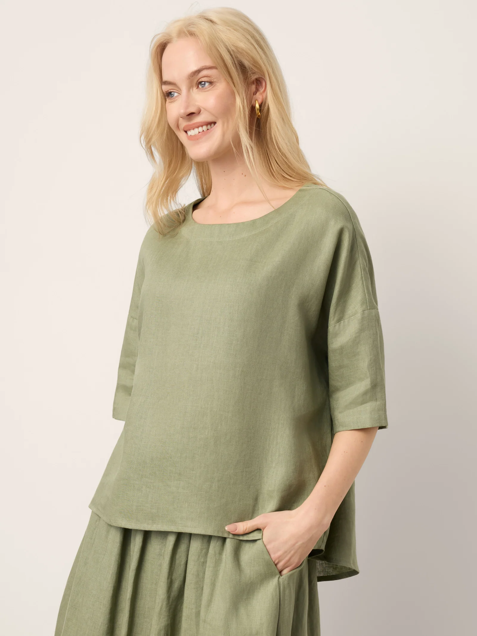 100% Linen Drop Shoulder Shirred Back High-Low Hem Top LINDSEY - Image 5