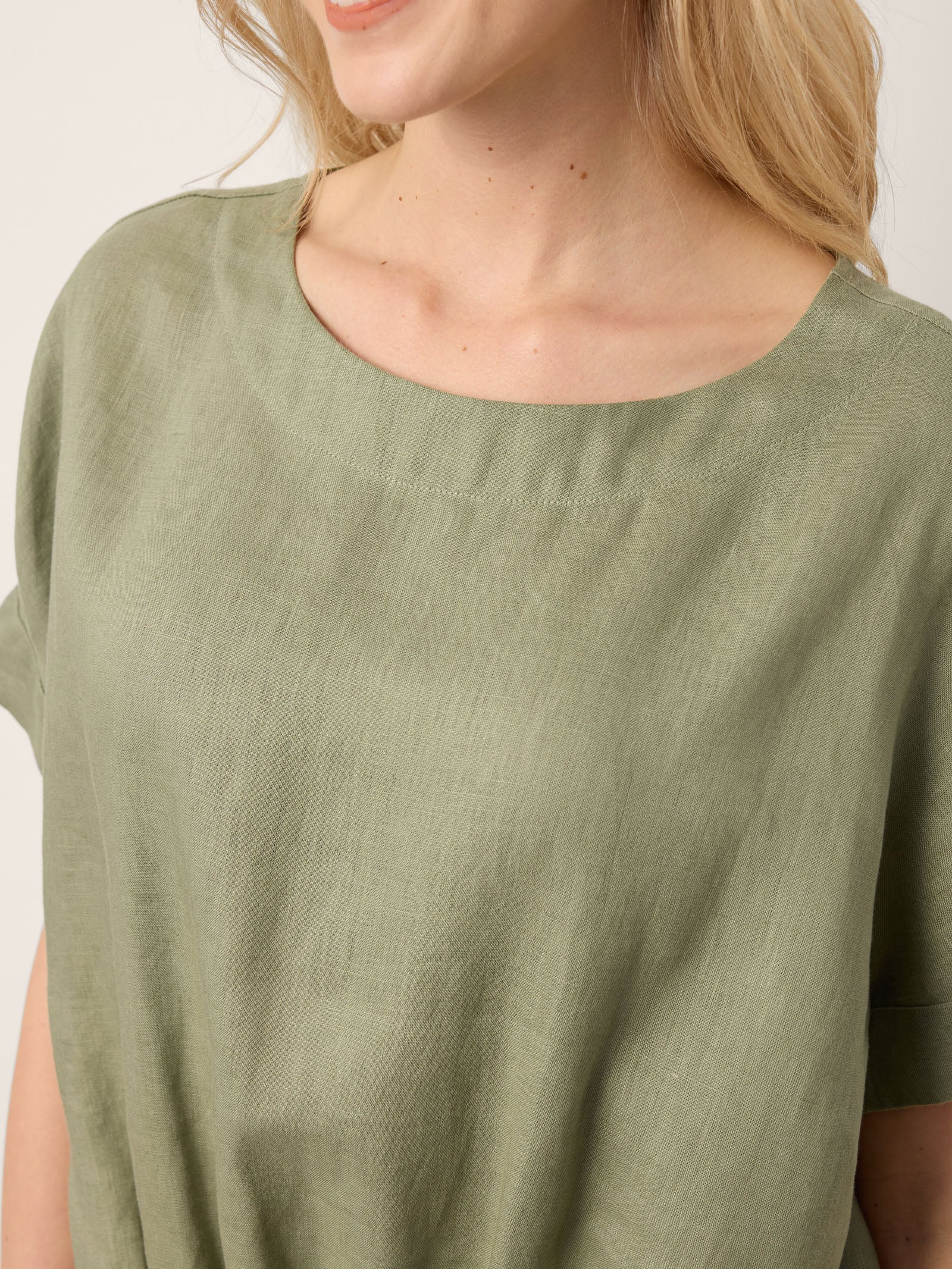 100% Linen Drop Shoulder Split-Back Double Shirred Hem Top LINDSEY - Image 6