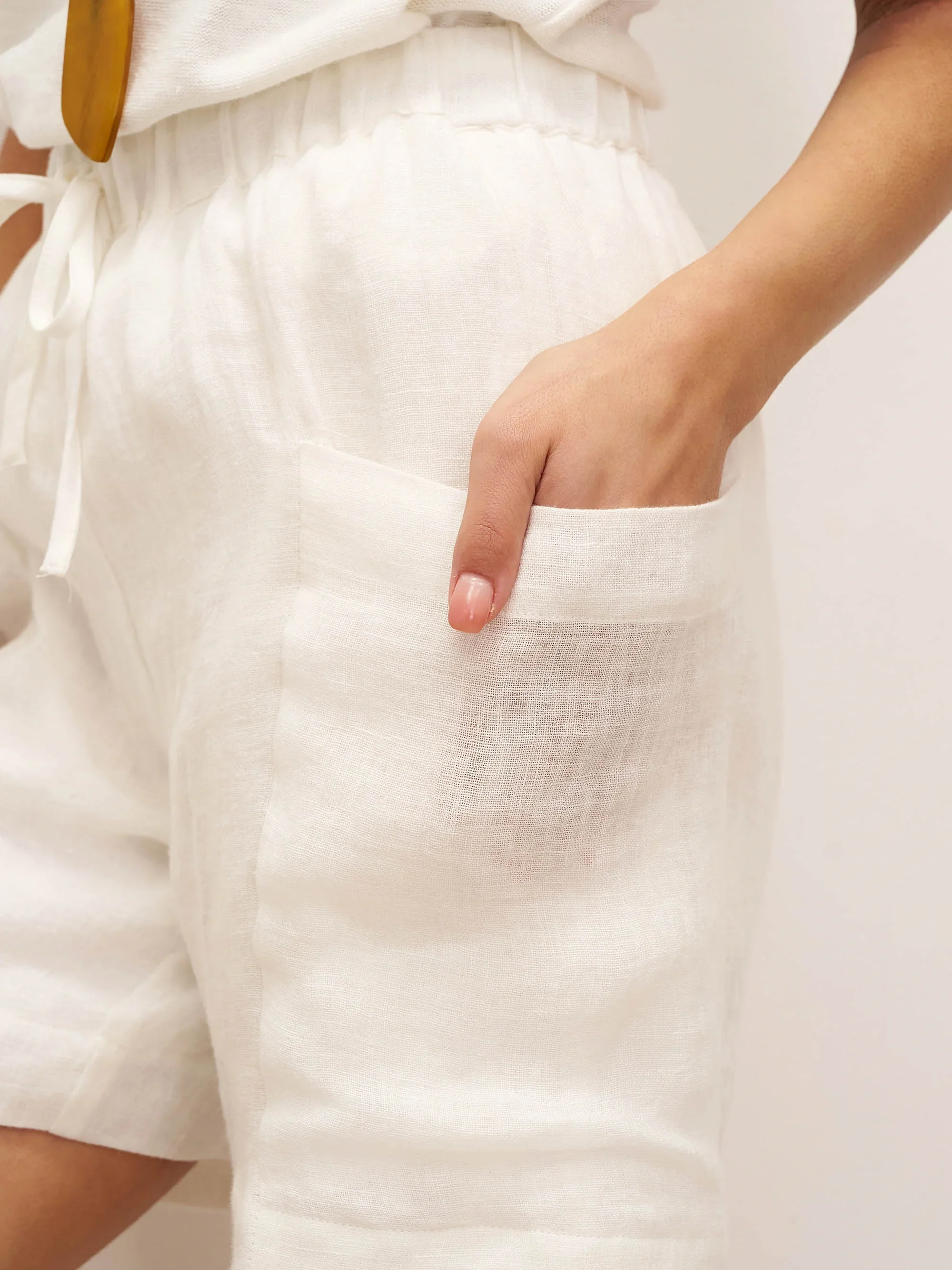 100% Linen Elastic Waist Drawstring Shorts with Pockets DELILAH - Image 6