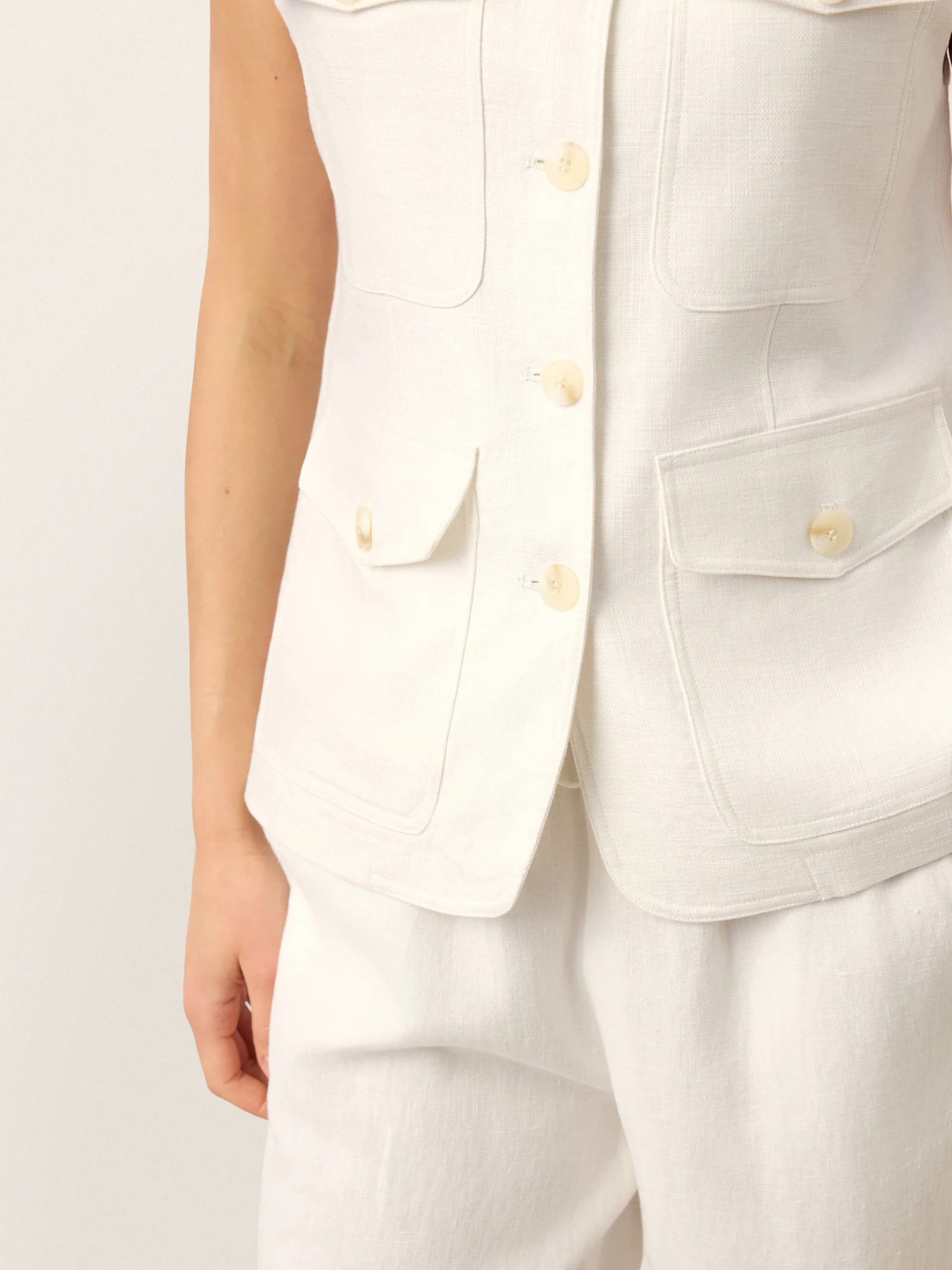 100% Linen Four-Pocket Tailored Sleeveless Vest COSIMA - Image 7