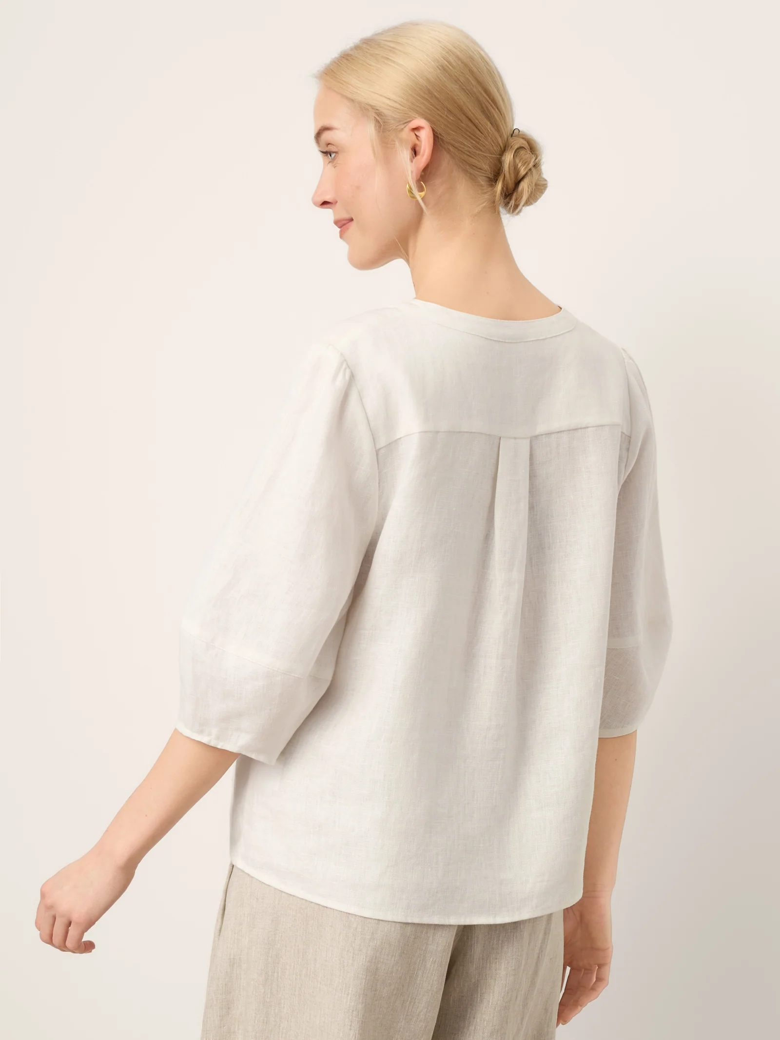 100% Linen Lace Trim Lantern Sleeve V-Neck Top LIVIAN - Image 5