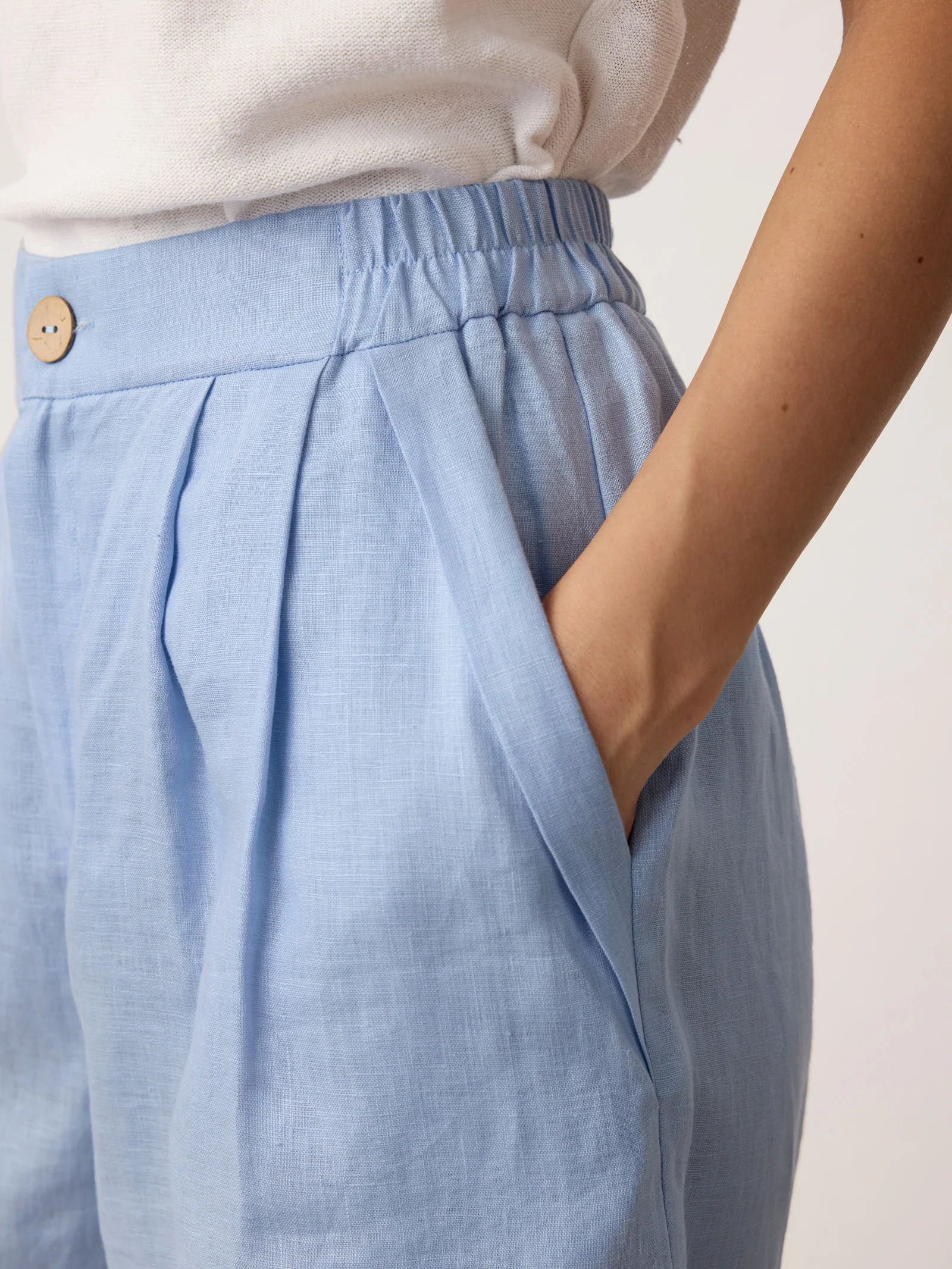 100% Linen Pleated Cuffed Shorts IRISSA - Image 5