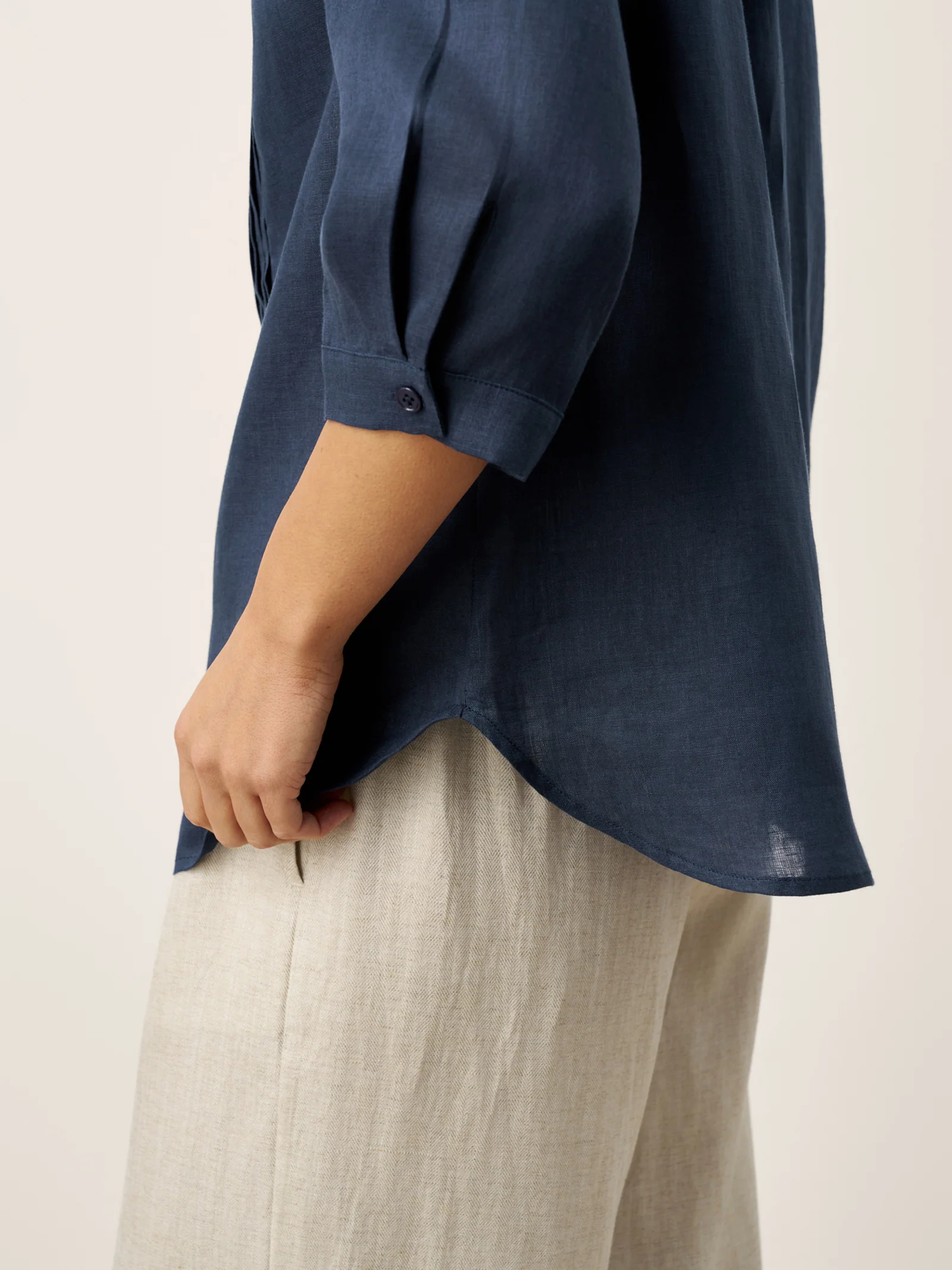100% Linen Sculpted Accordion Pleat Crew Neck Shirt RANA - Image 6