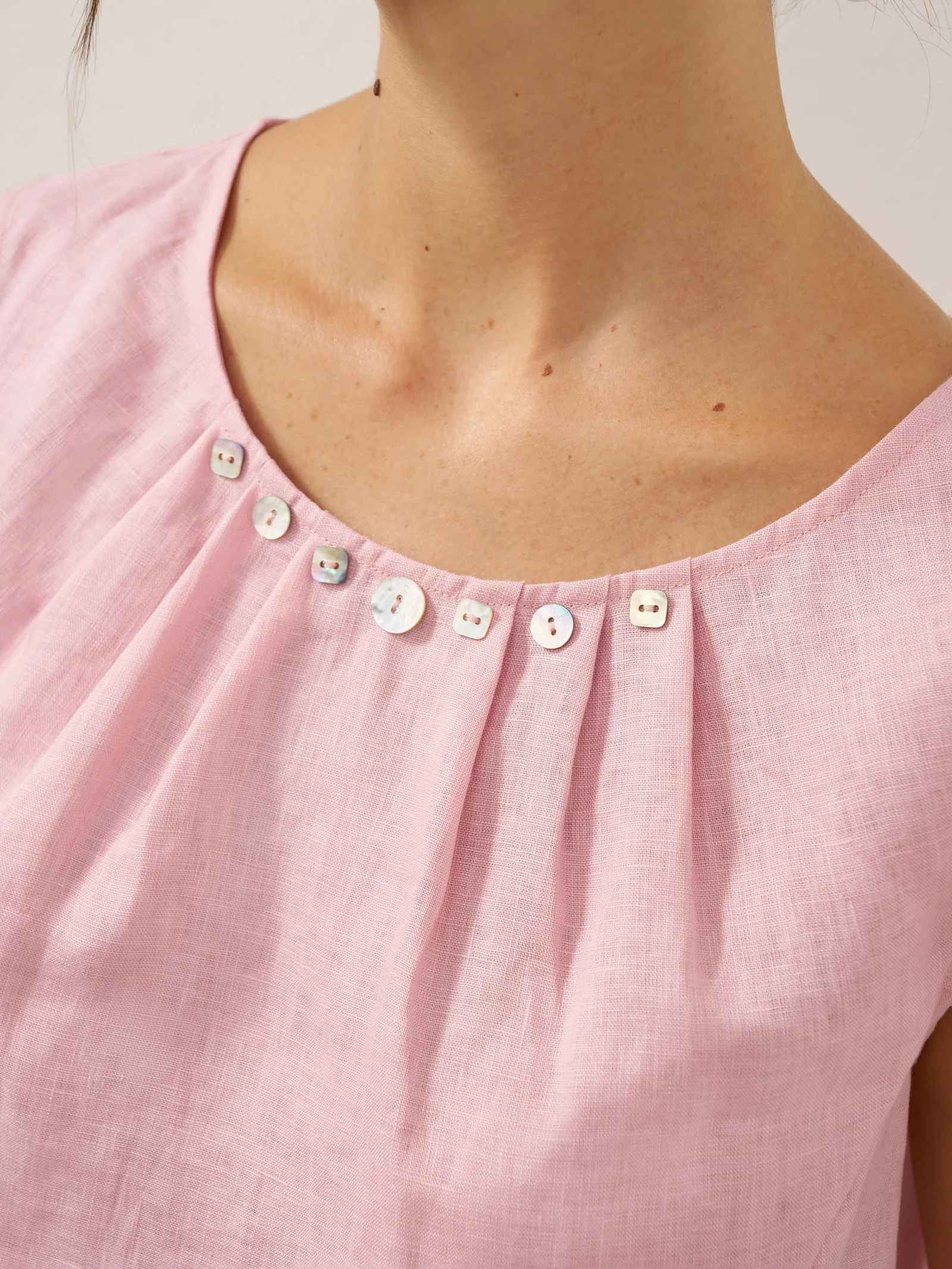 100% Linen Shell Button Pleated Crew Neck Top RENA - Image 6