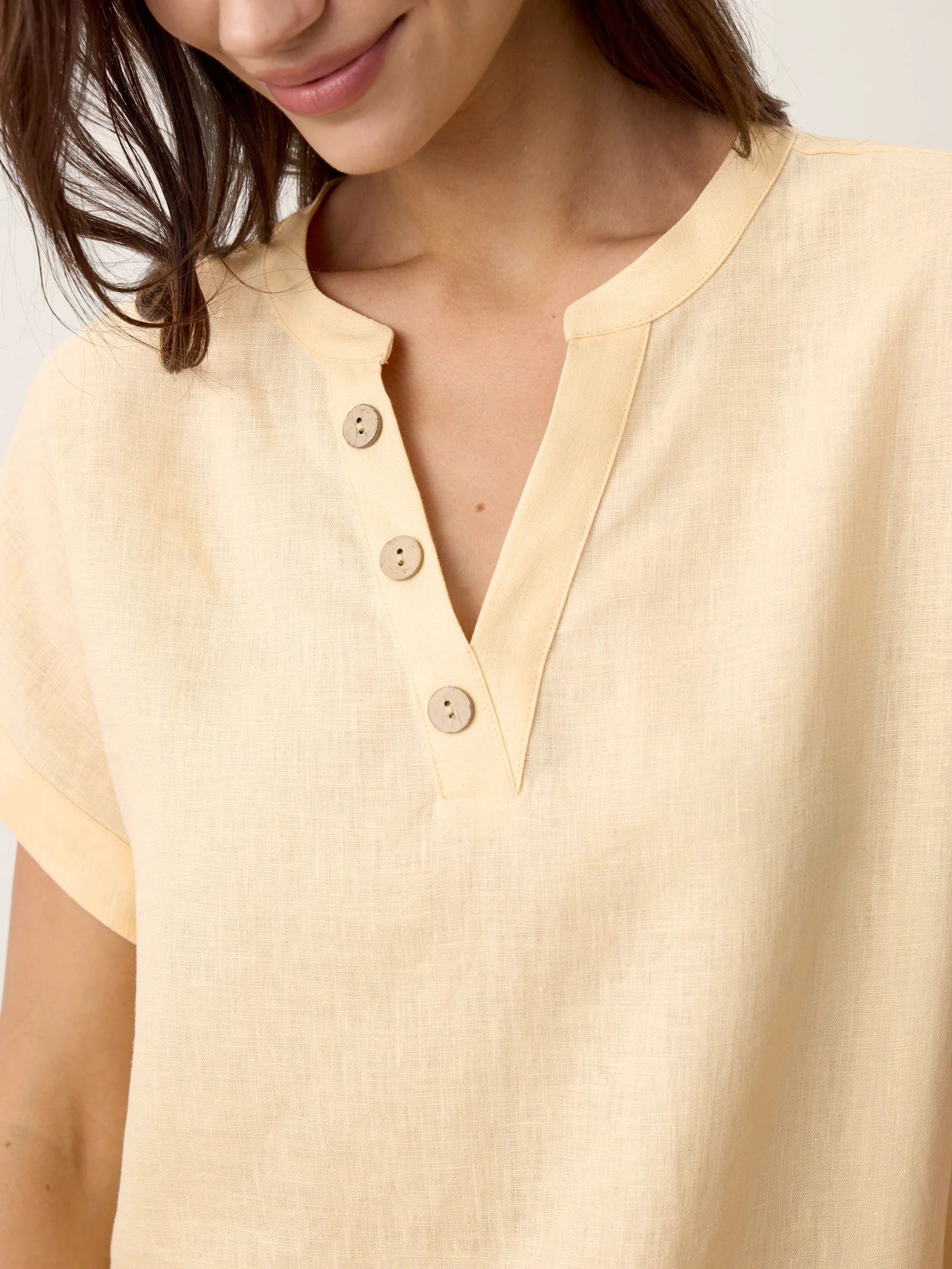 100% Linen Stand-Collar Curved-Hem Top CRESSA - Image 5