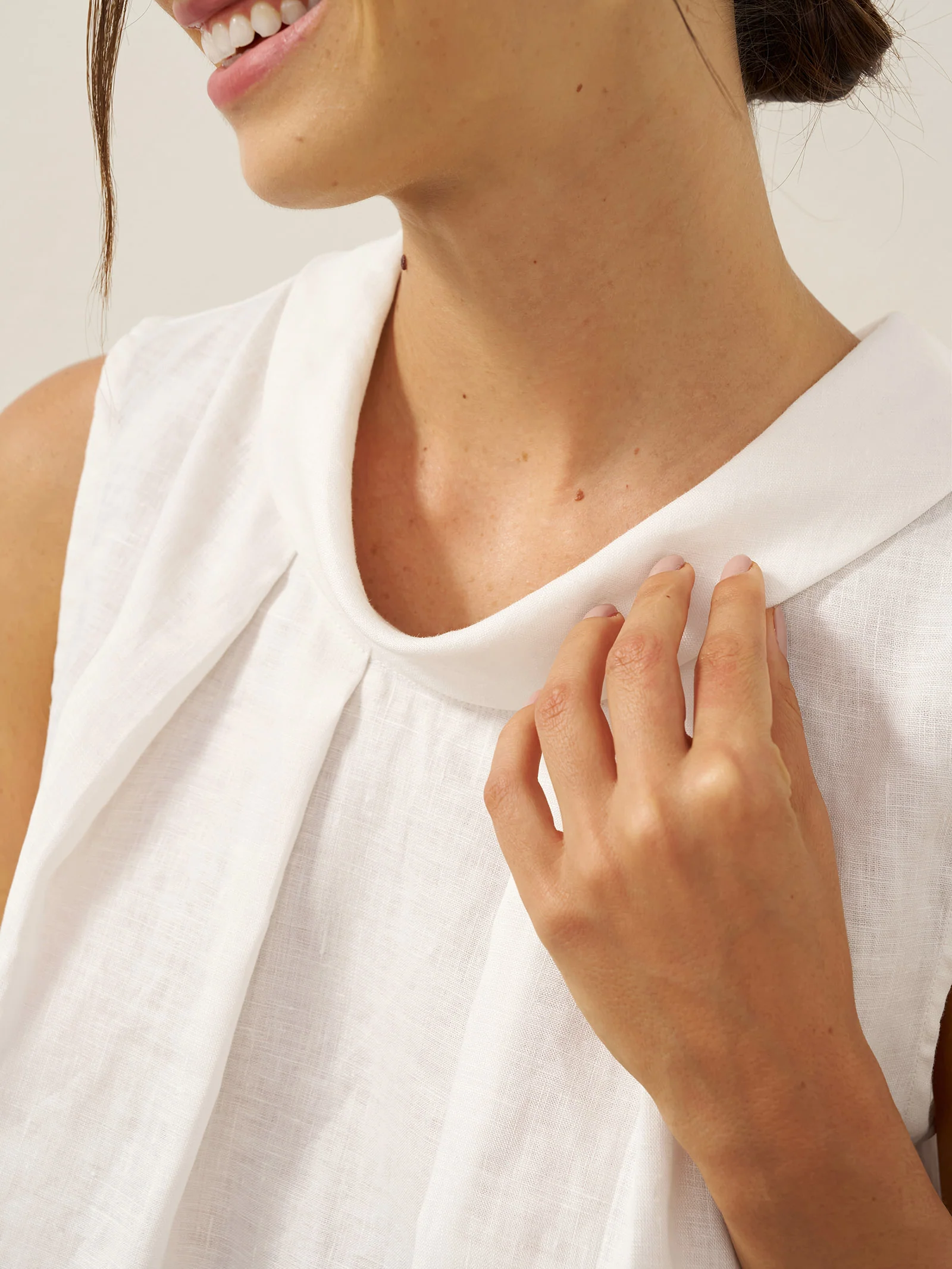 100% Linen Structured Collar Sleeveless Blouse BLAIR - Image 25