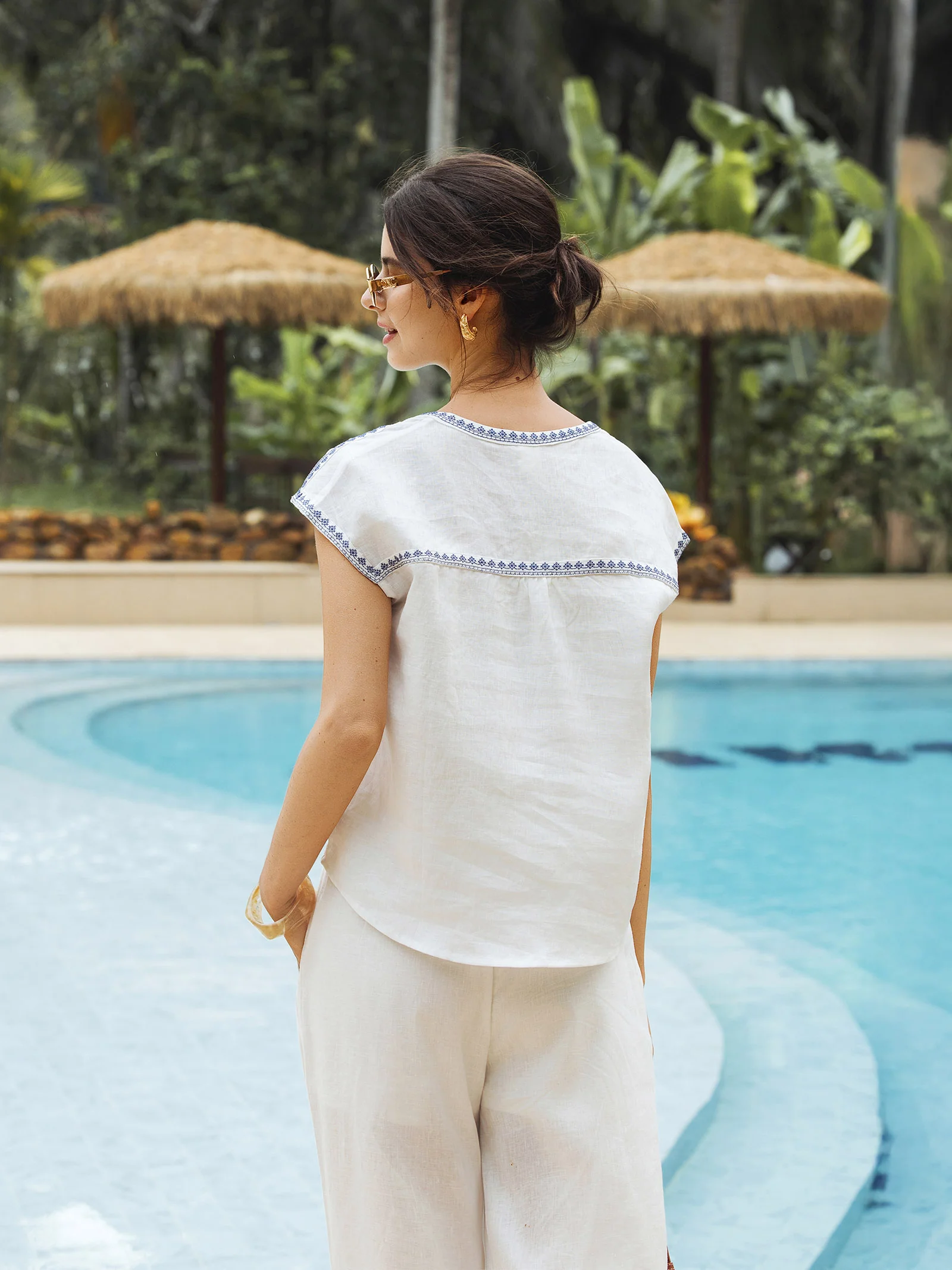 100% Linen V-Neck Embroidered Crop Top FENE - Image 3
