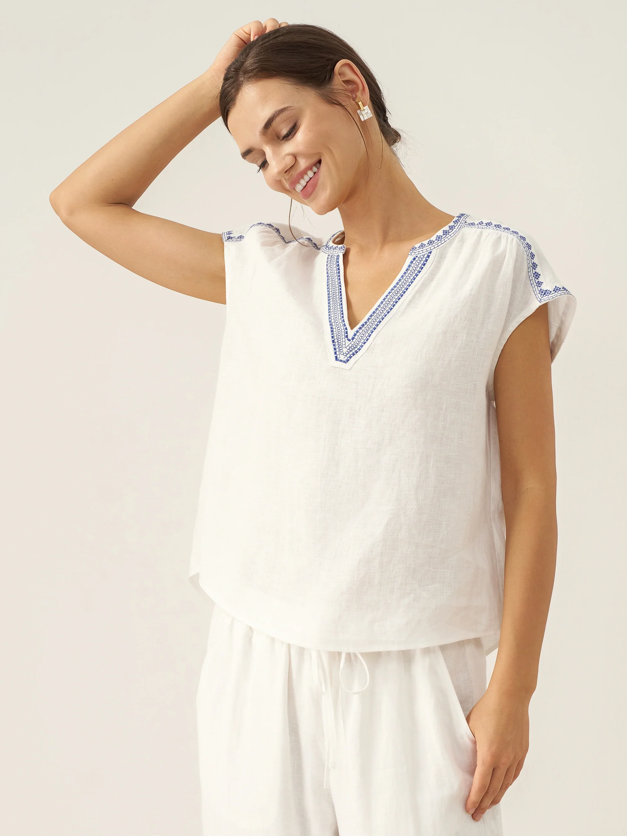 100% Linen V-Neck Embroidered Crop Top FENE - Image 4