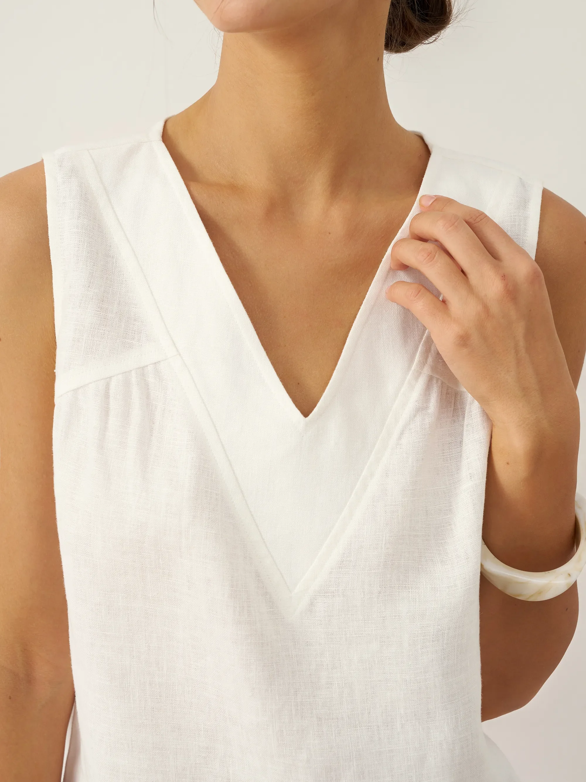 100% Linen V-Neck Sleeveless Tank Top NICOLE - Image 10