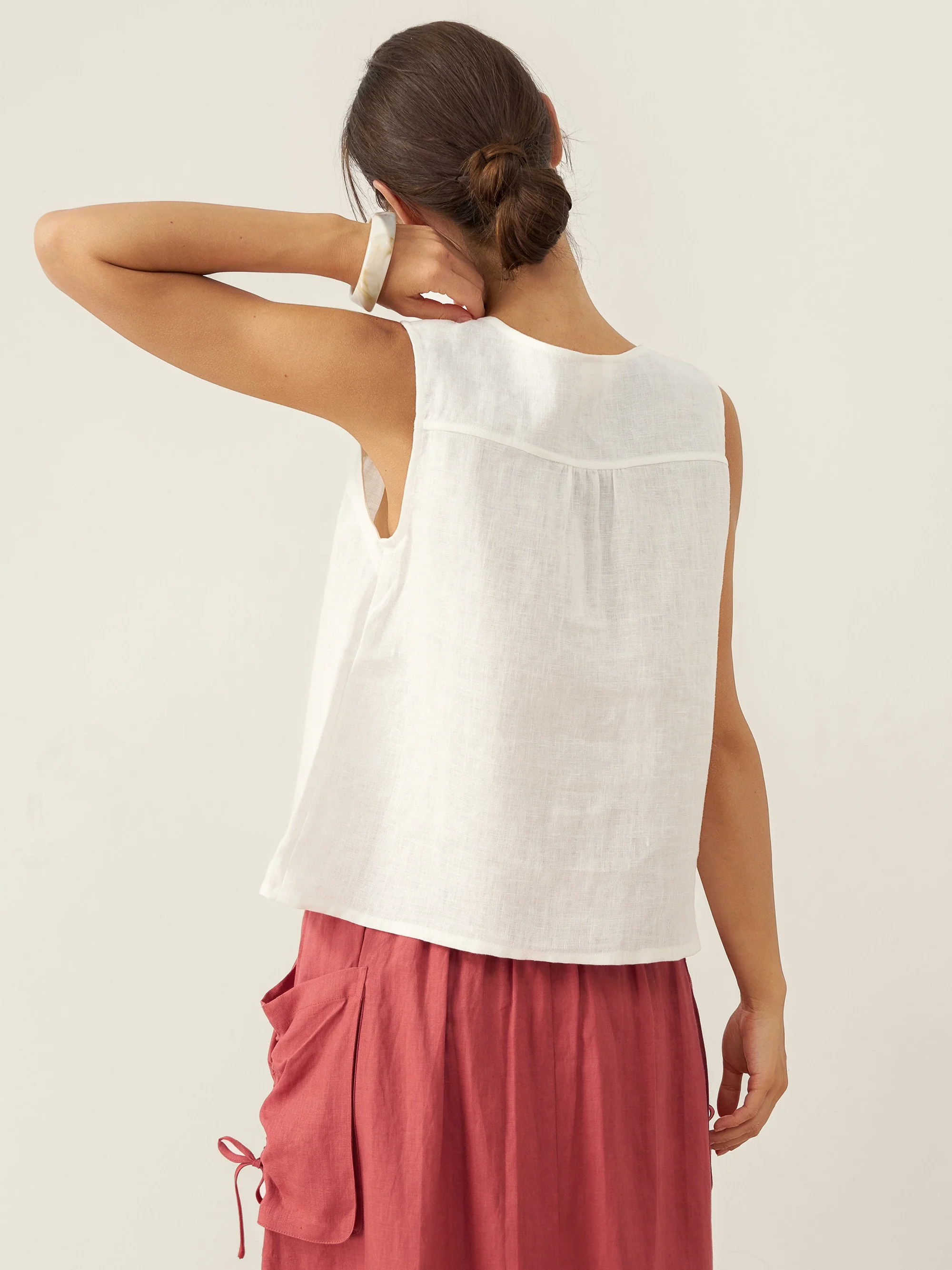 100% Linen V-Neck Sleeveless Tank Top NICOLE - Image 5