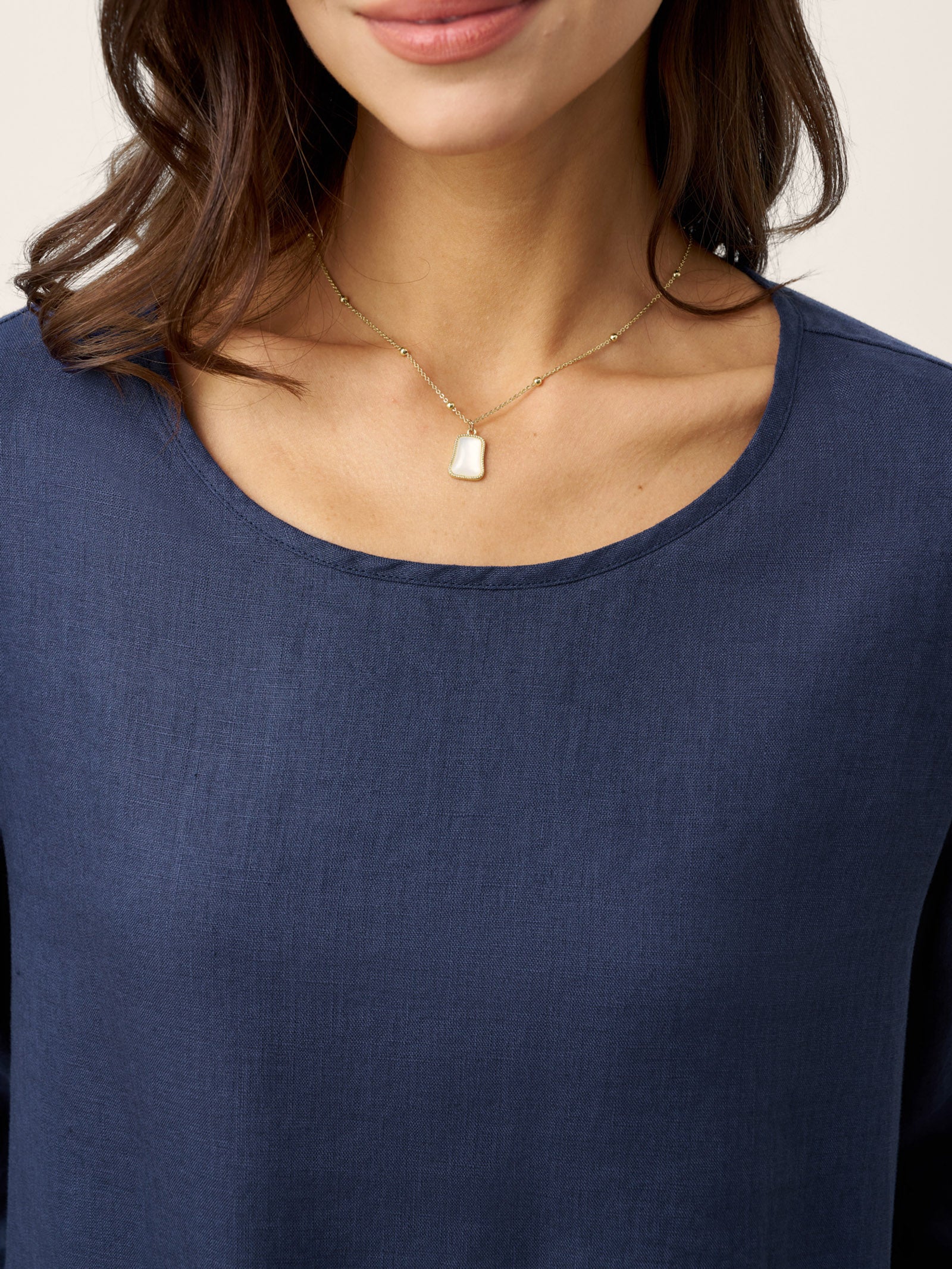100% Linen Relaxed Back Button Top with Tab Sleeves SYLVANA - Image 6