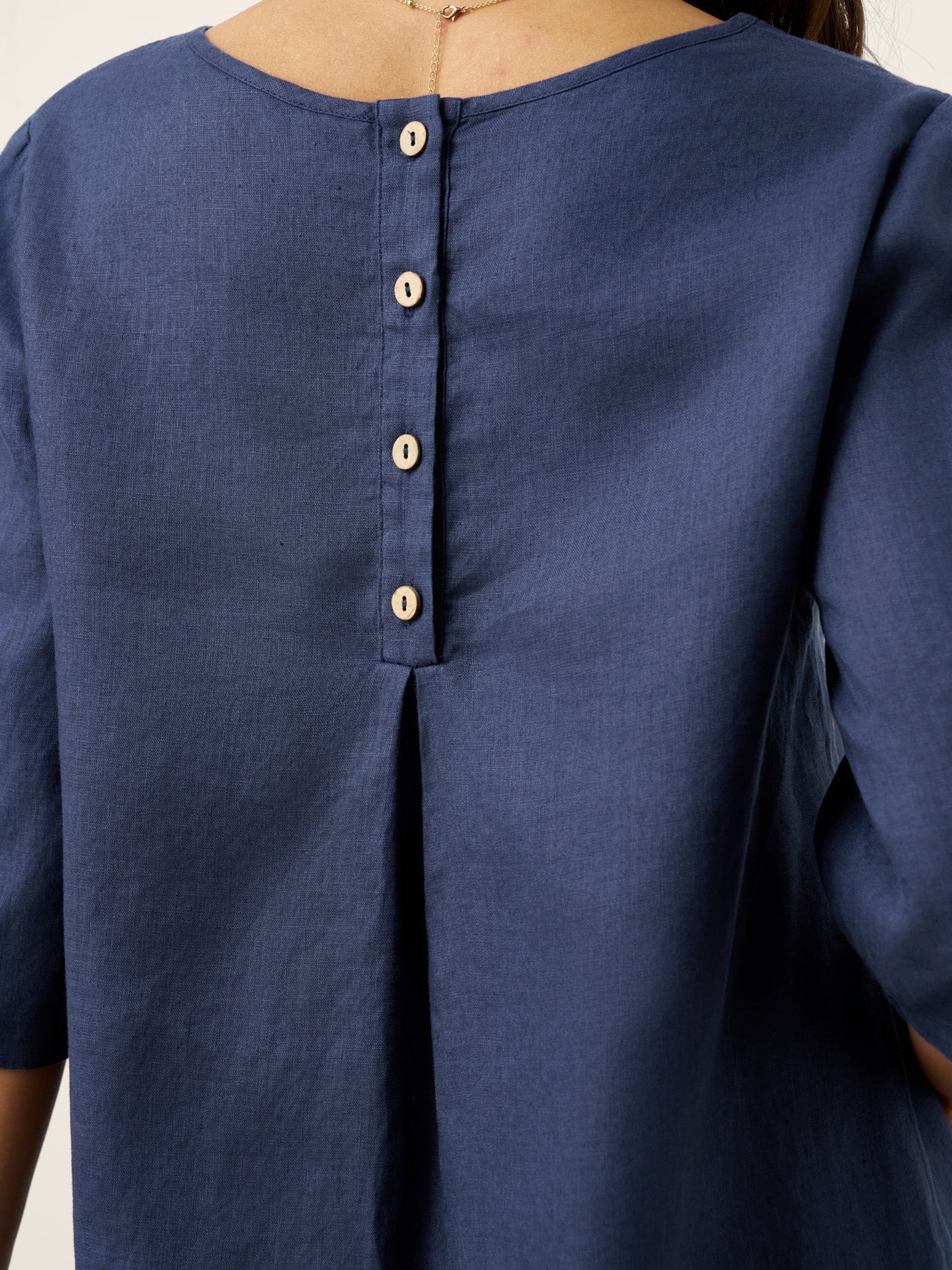 100% Linen Relaxed Back Button Top with Tab Sleeves SYLVANA - Image 7