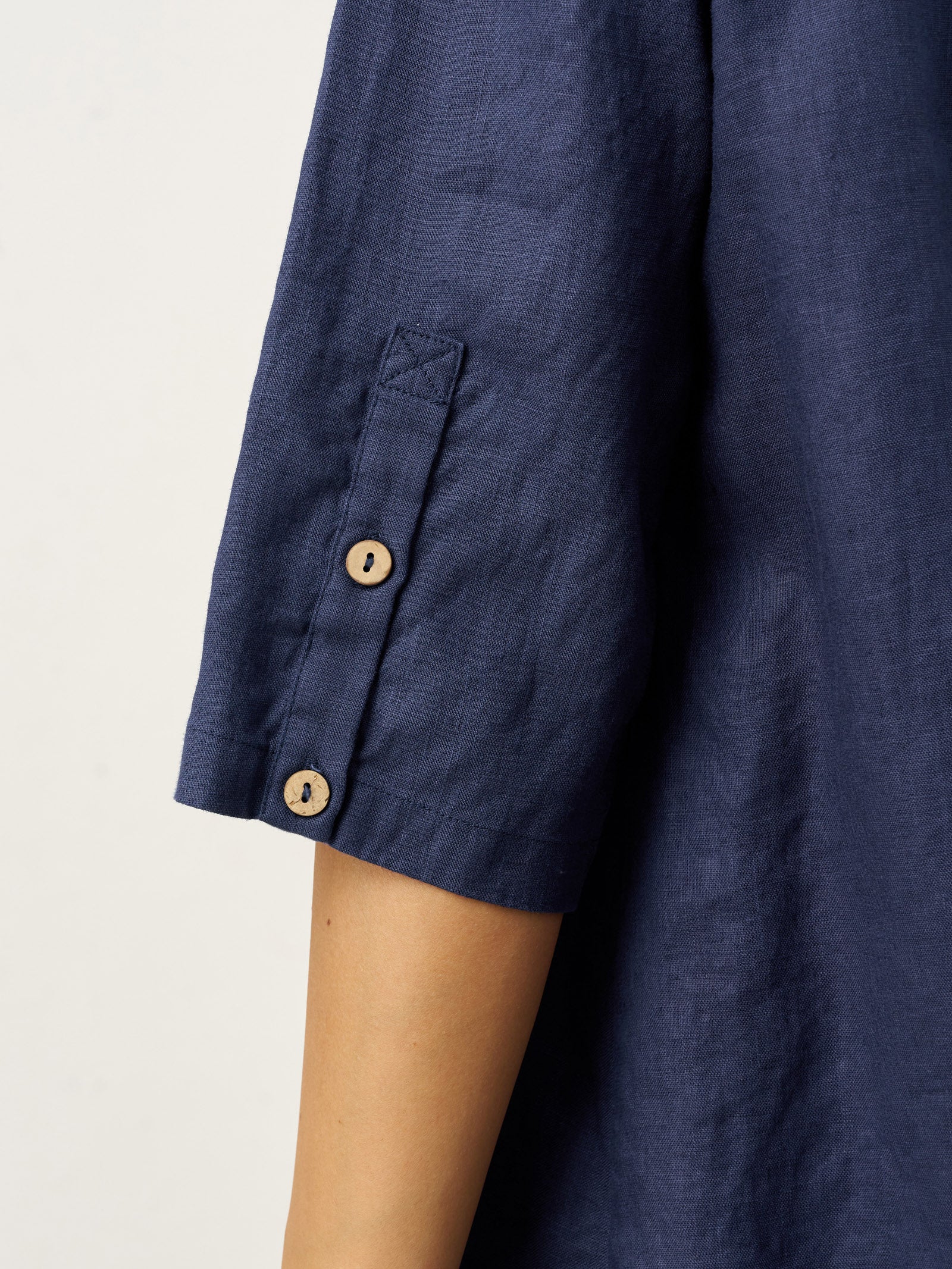 100% Linen Relaxed Back Button Top with Tab Sleeves SYLVANA - Image 8