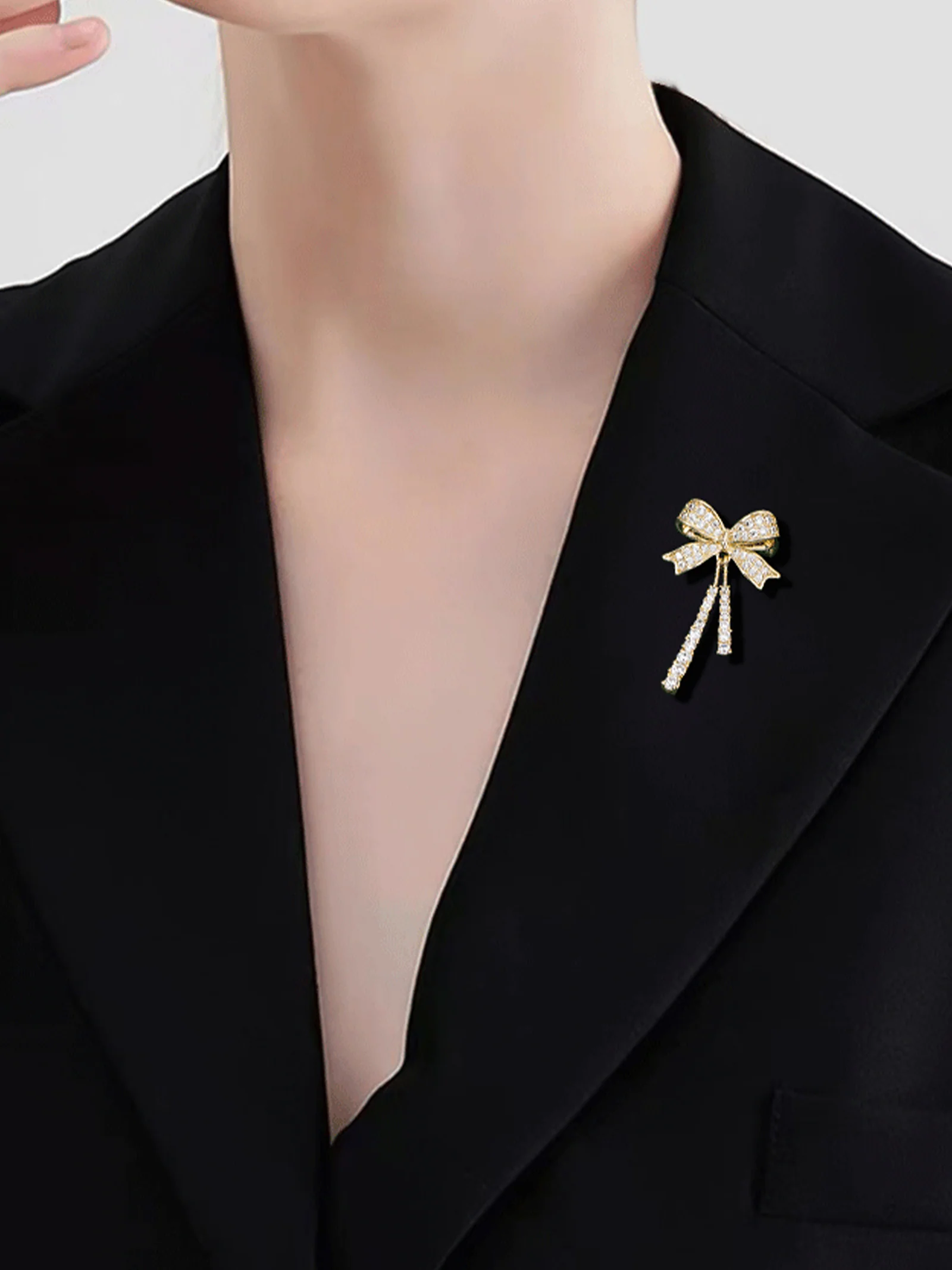 Alloy & Crystal Bow Fringed Mini Brooch - Image 3