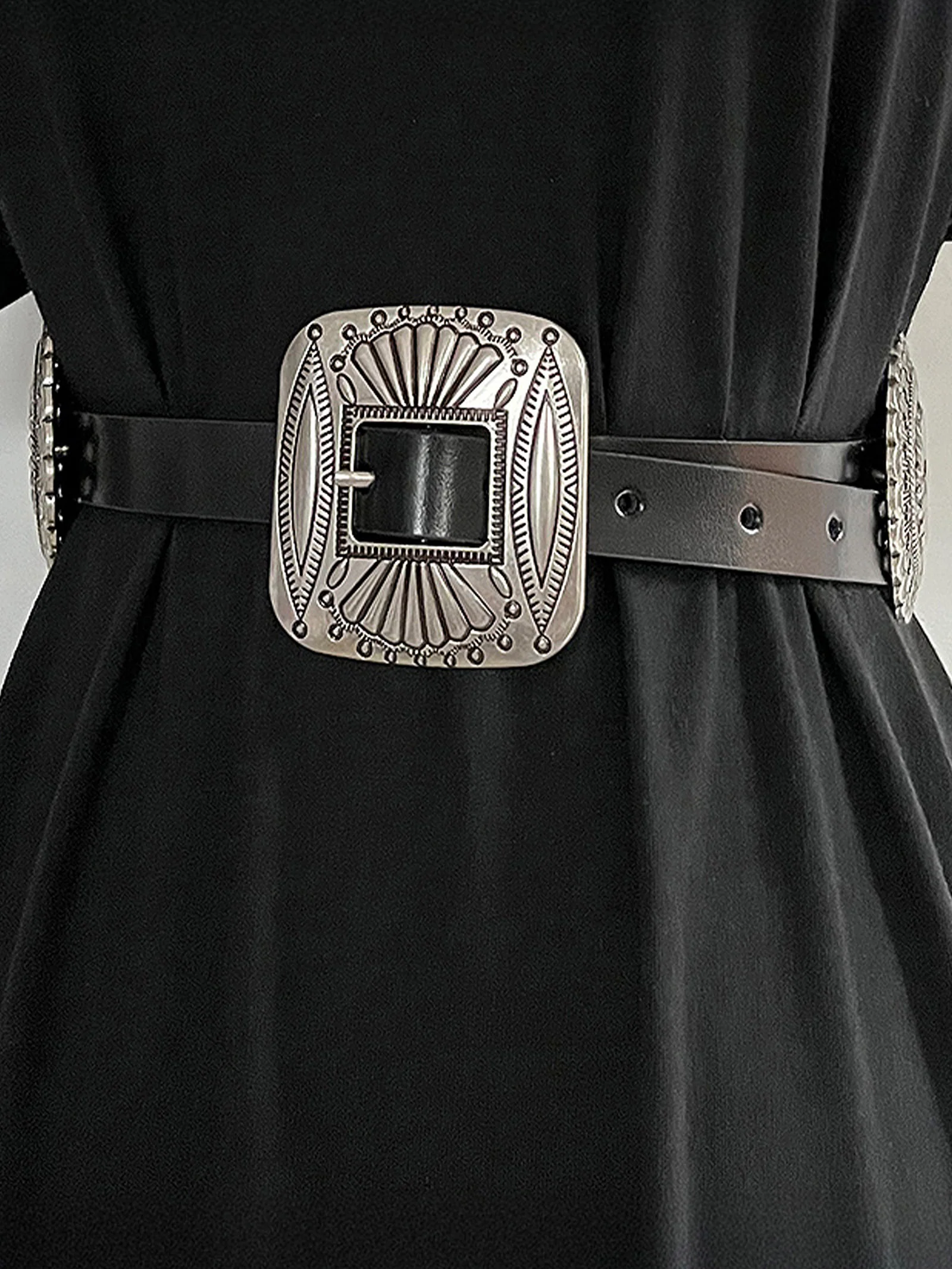 Artisanal Carved Metal Ring Buckle Belt