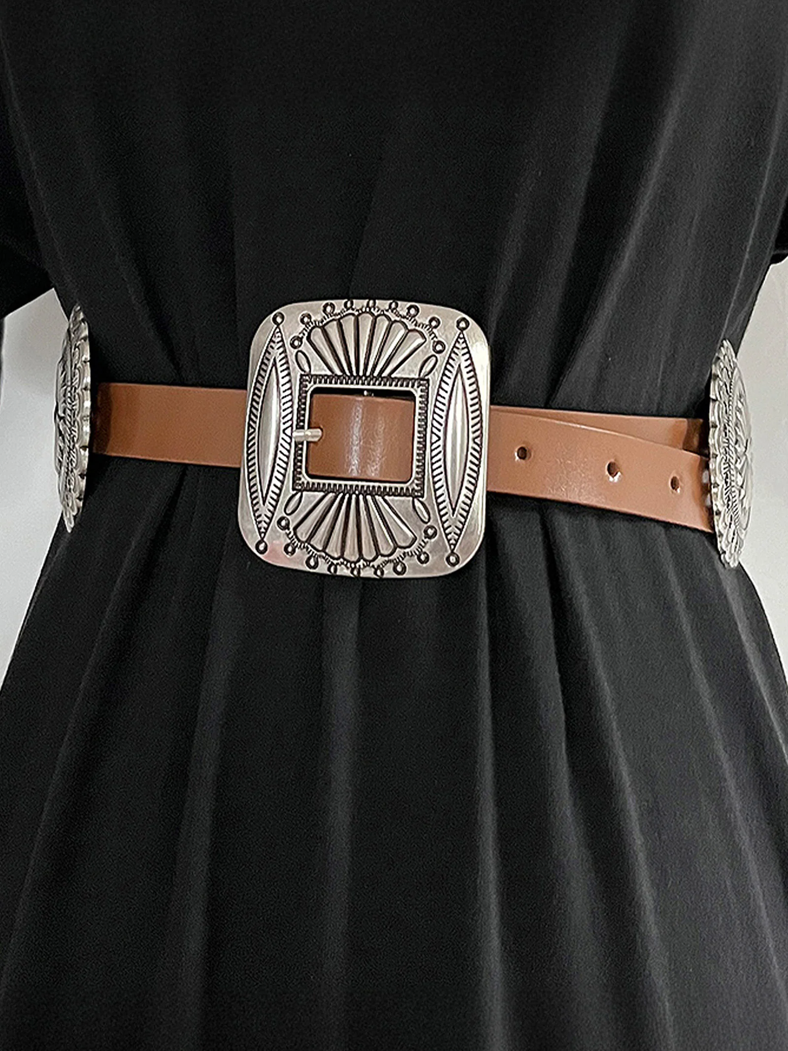Artisanal Carved Metal Ring Buckle Belt - Image 4
