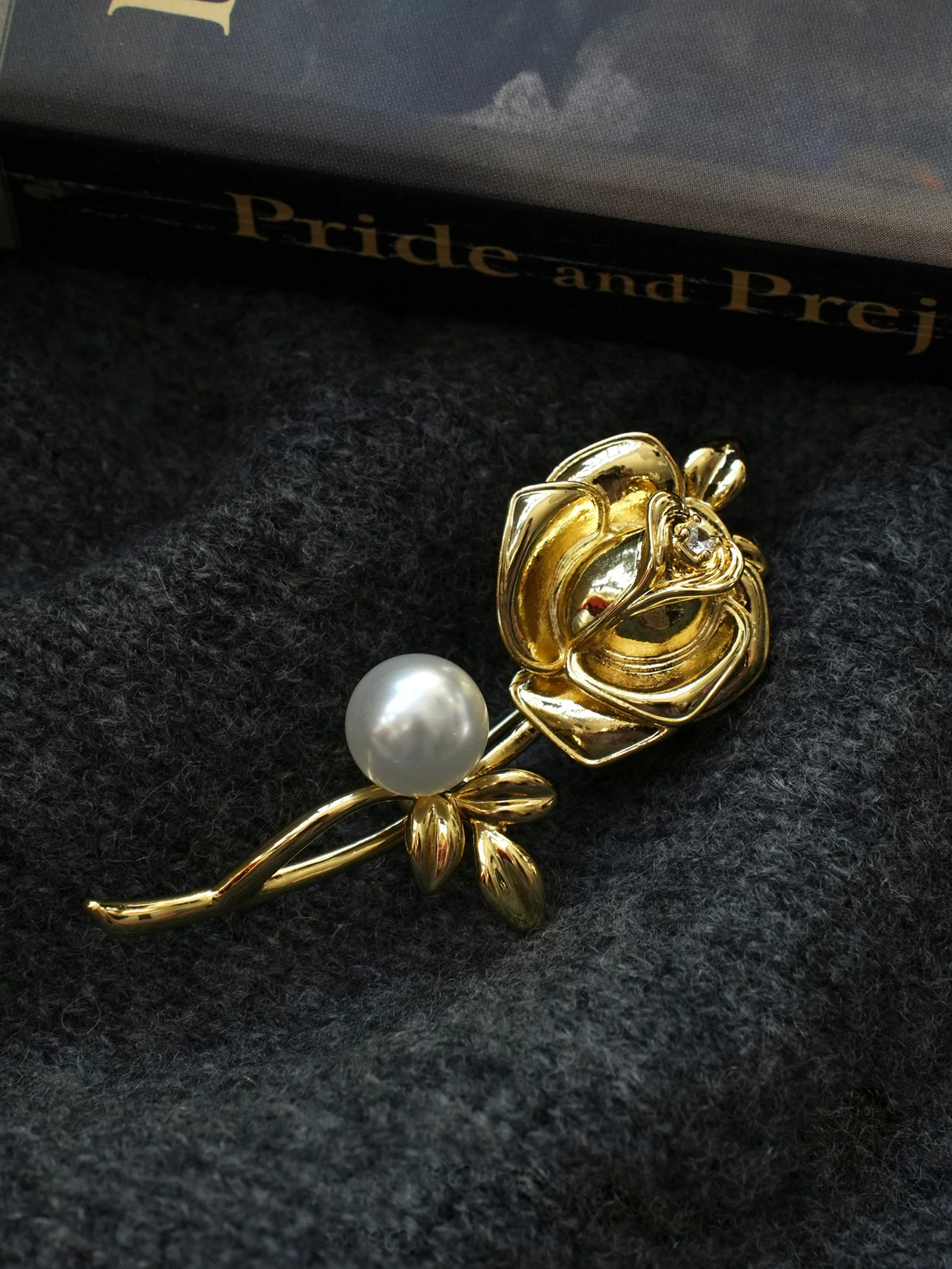 Freshwater Pearl & Alloy Rose Carved Brooch