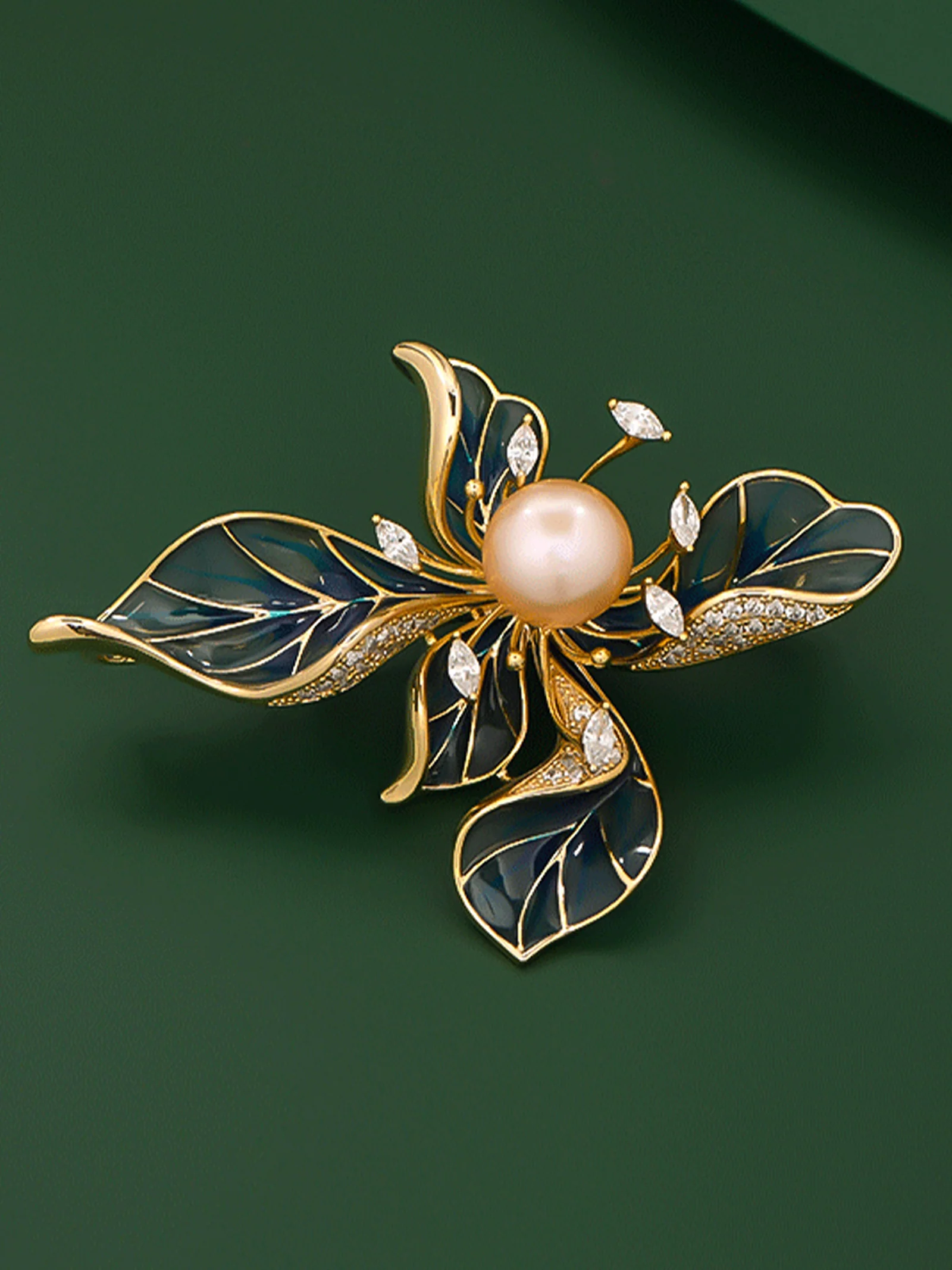 Freshwater Pearl, Zircon & Alloy French Iris Brooch - Image 2