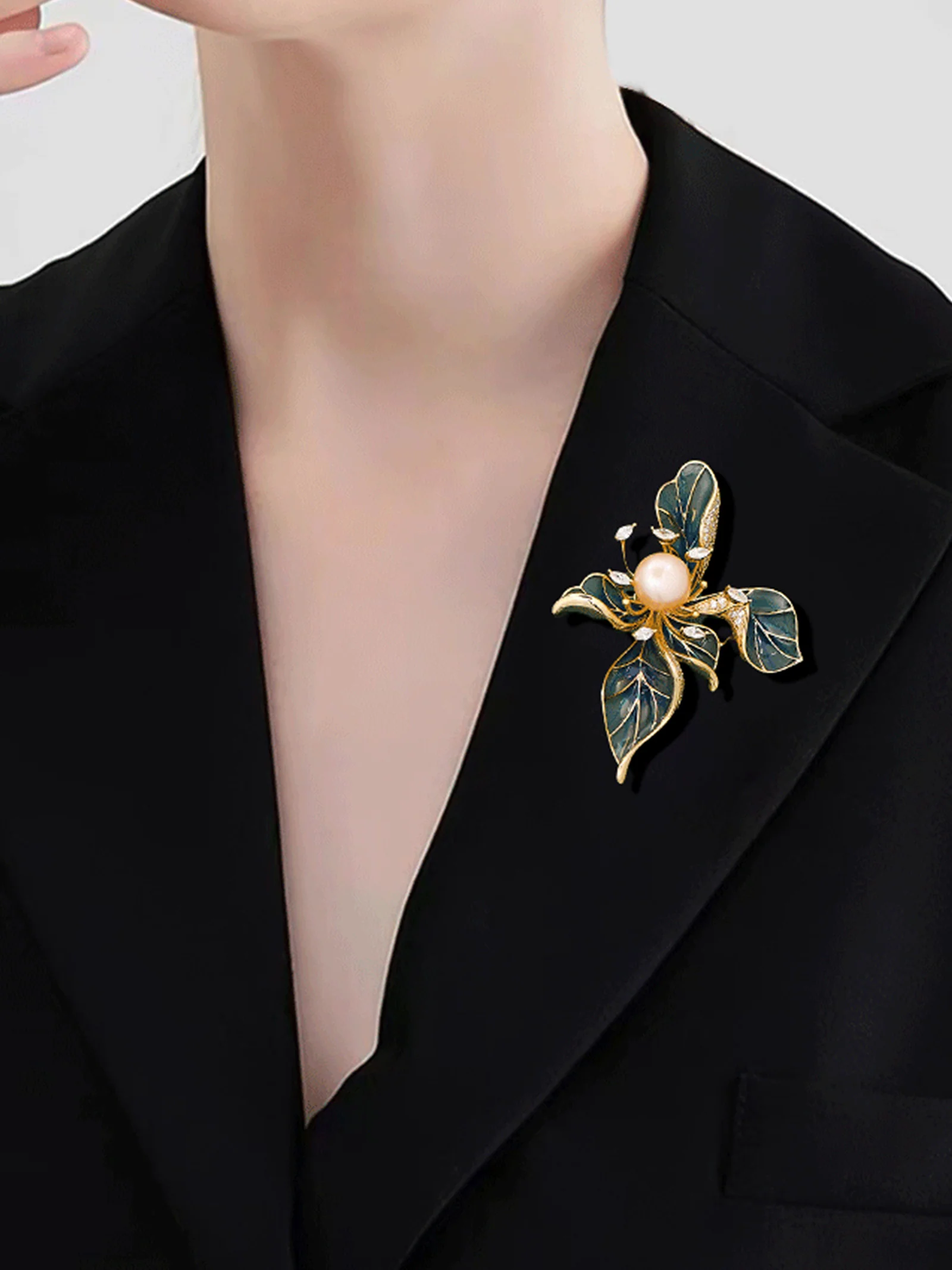 Freshwater Pearl, Zircon & Alloy French Iris Brooch - Image 3