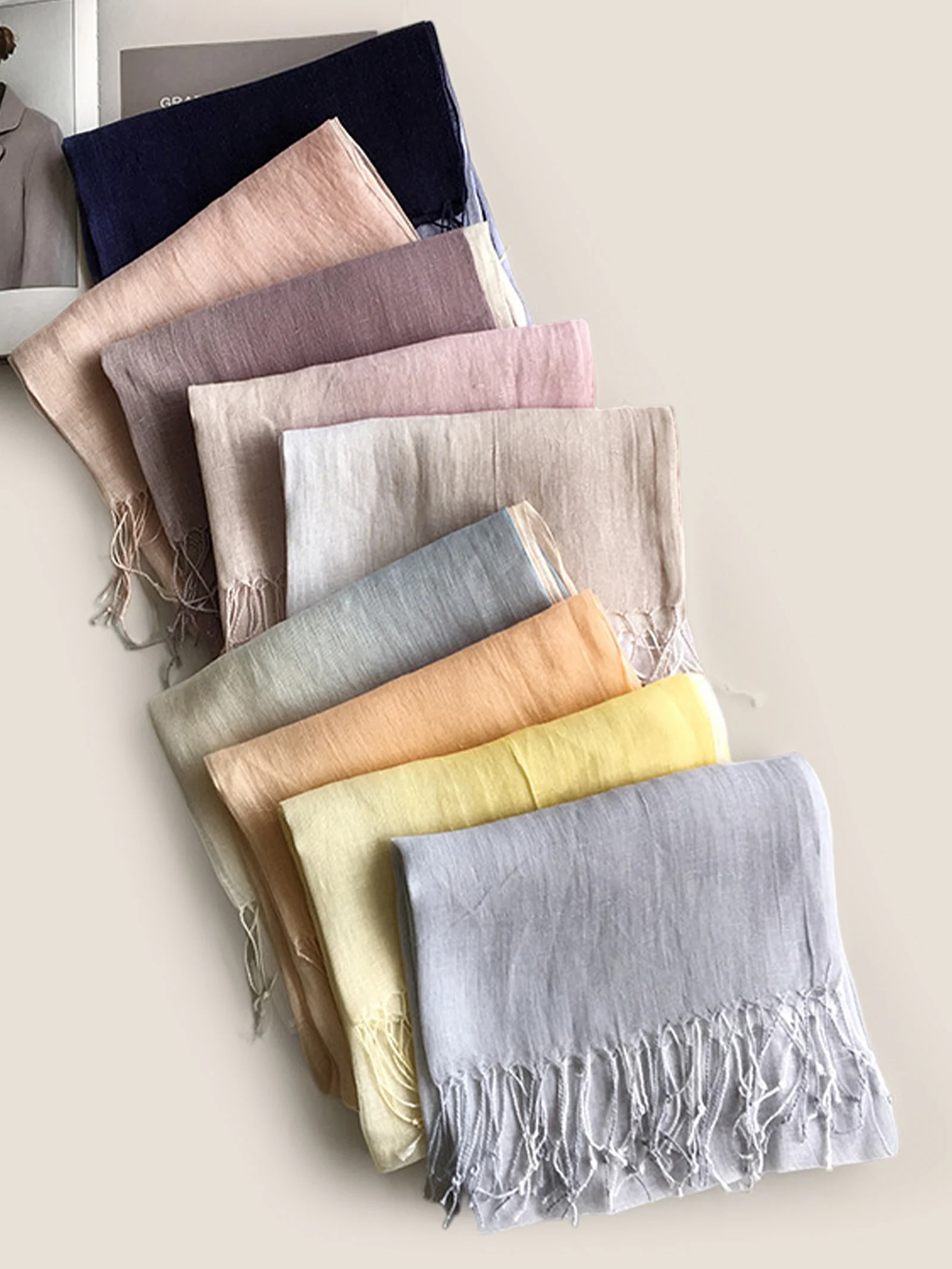 100% Linen Gradient Fringed Light Scarf - Image 12
