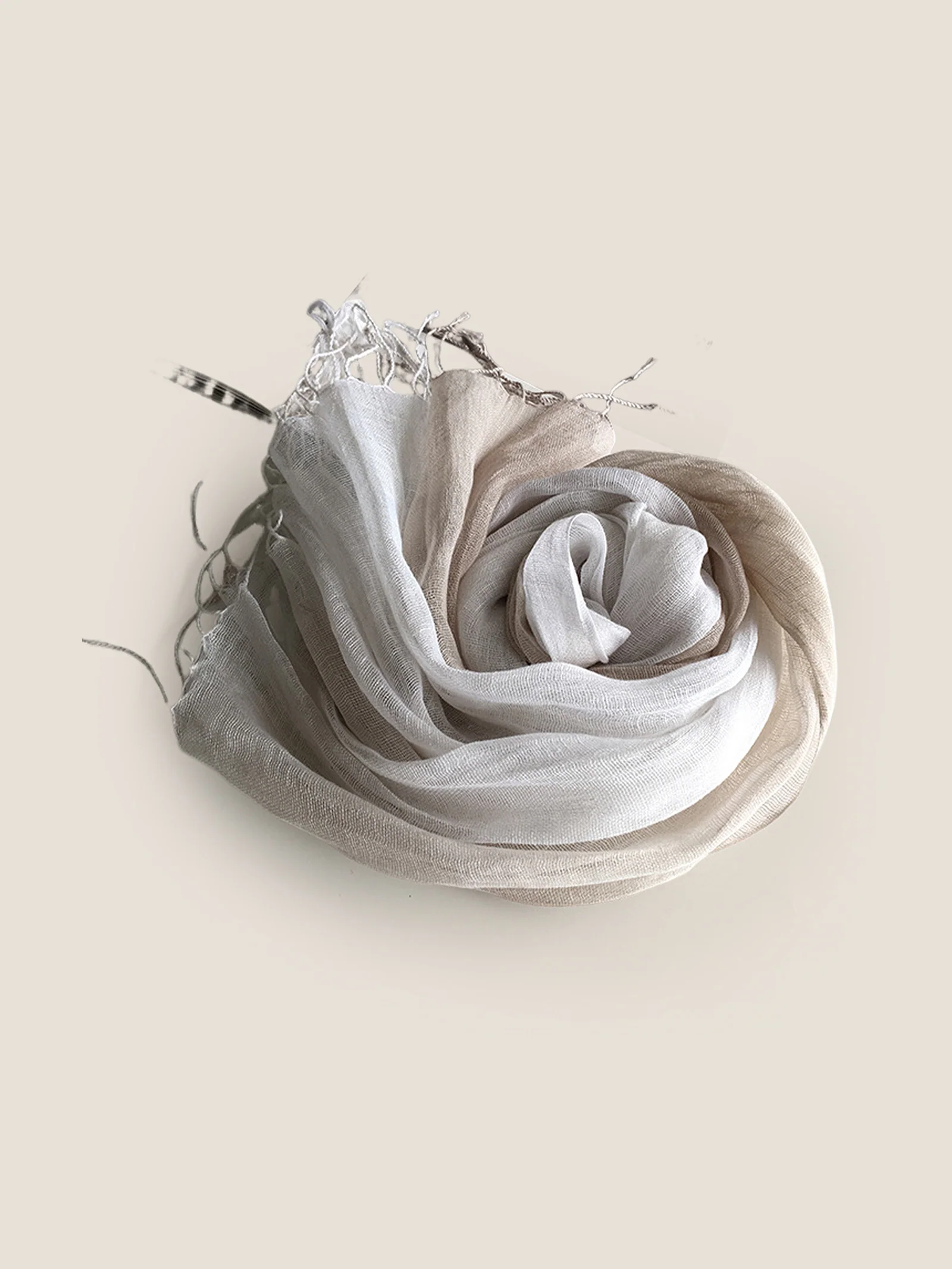 100% Linen Gradient Fringed Light Scarf - Image 8