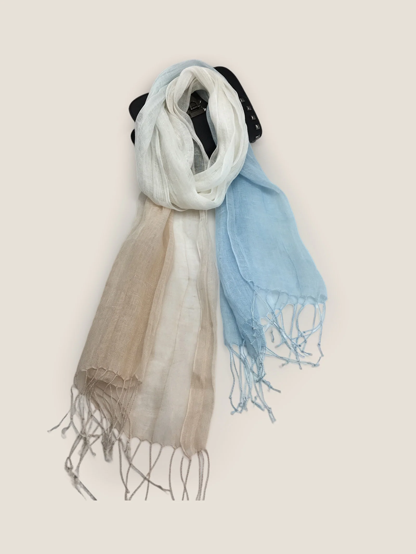100% Linen Gradient Fringed Light Scarf - Image 9
