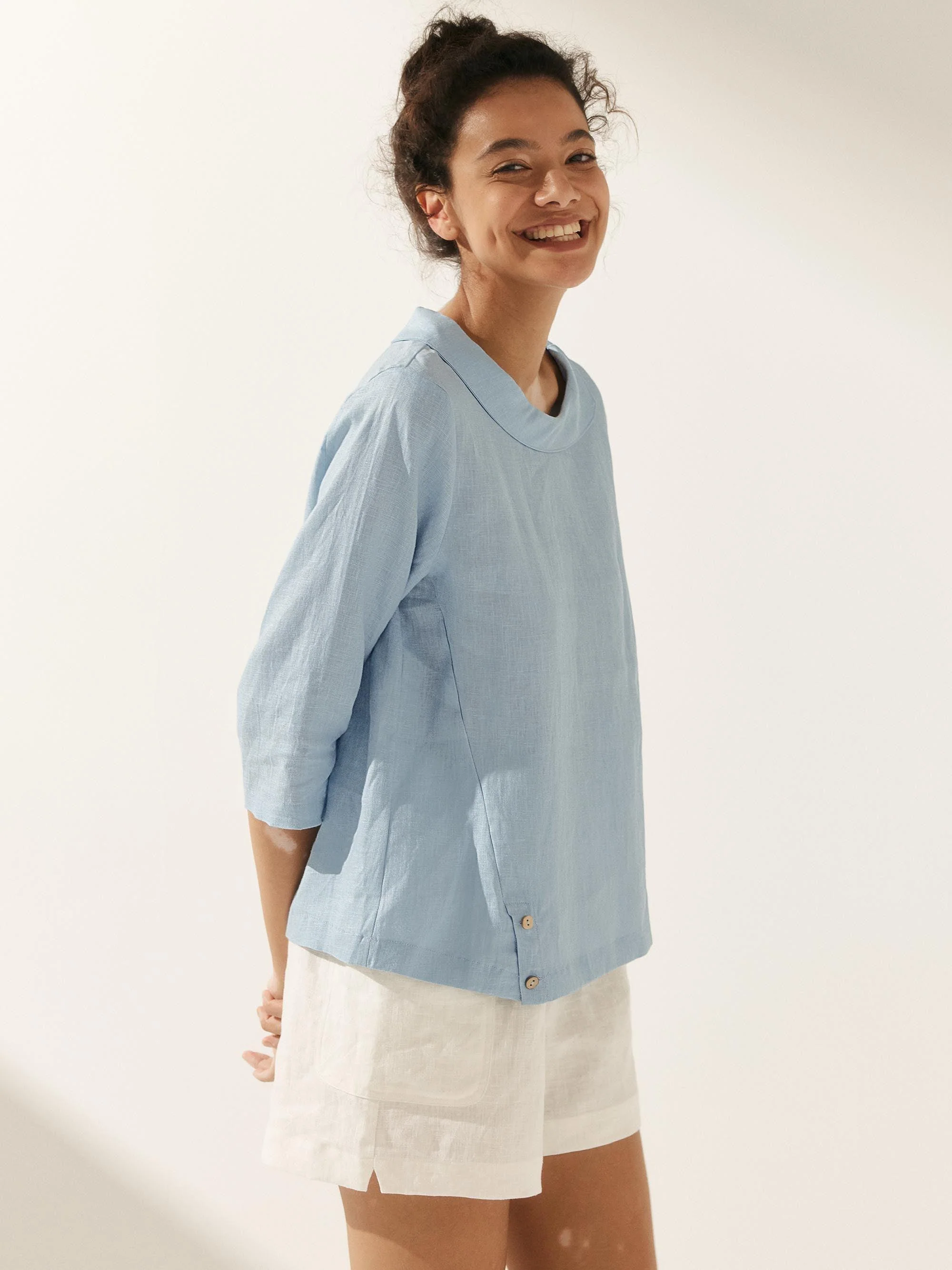 Linen Round Soft-Fold Collar Top LAURA - Image 3