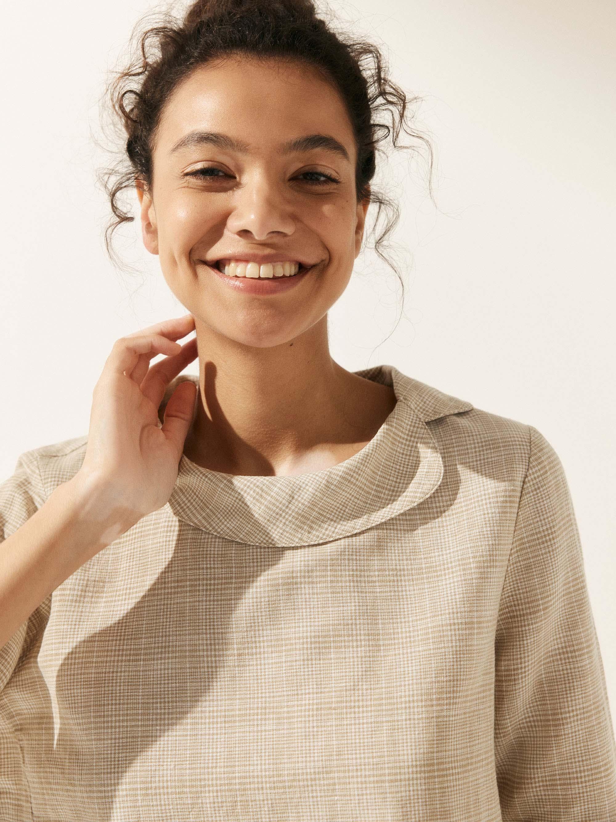 Linen Round Soft-Fold Collar Top LAURA - Image 31