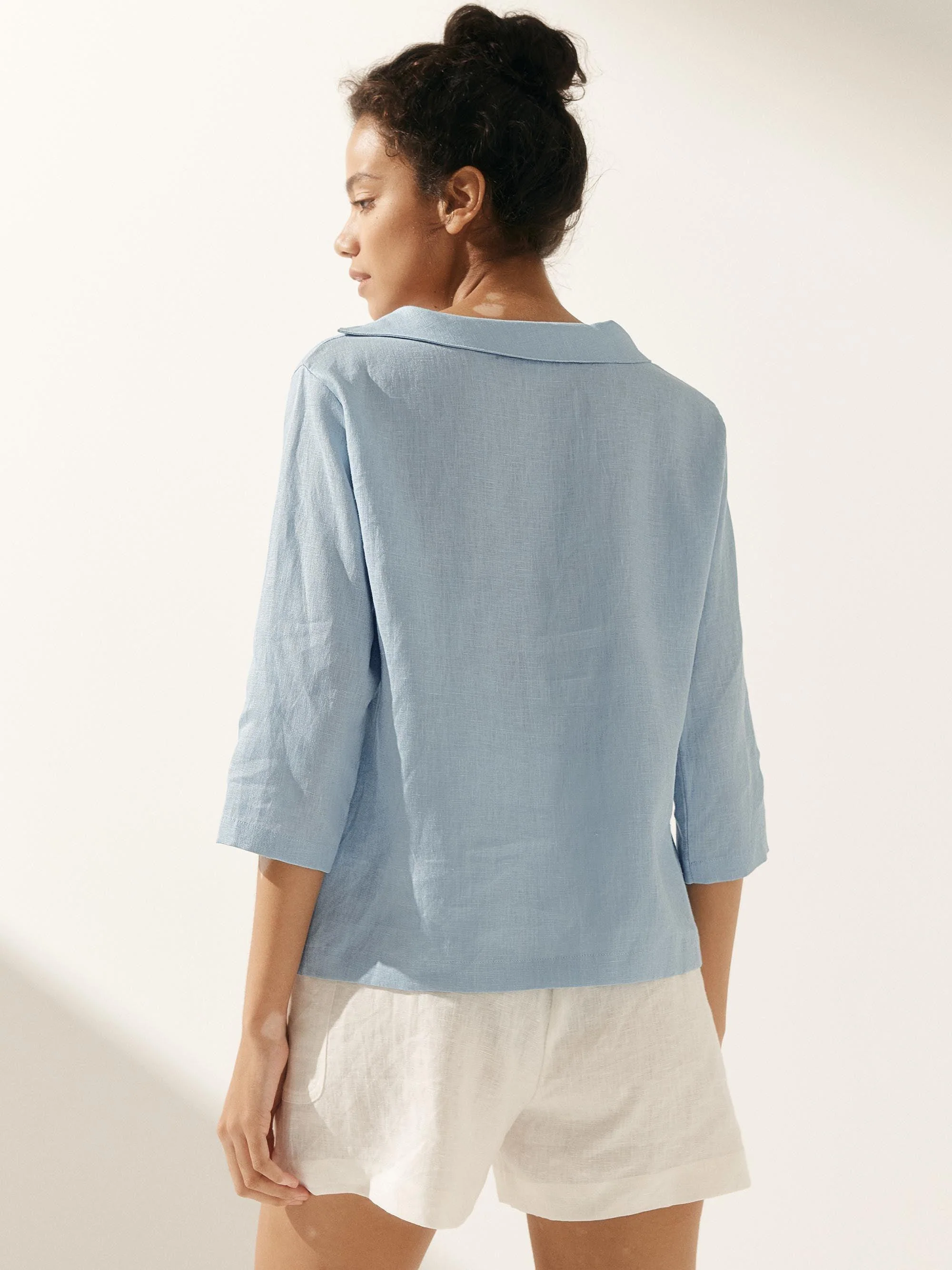 Linen Round Soft-Fold Collar Top LAURA - Image 4