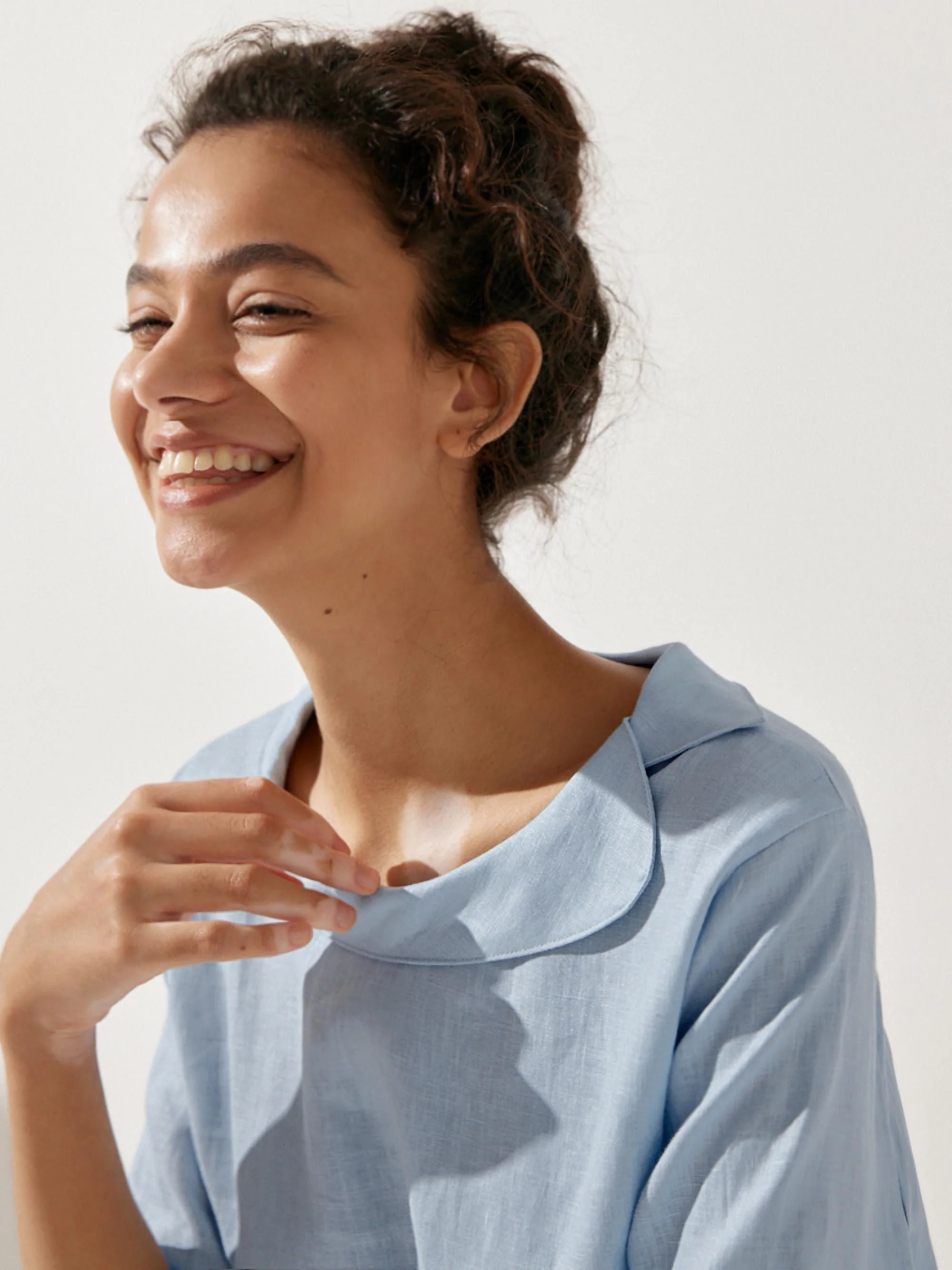 Linen Round Soft-Fold Collar Top LAURA - Image 6