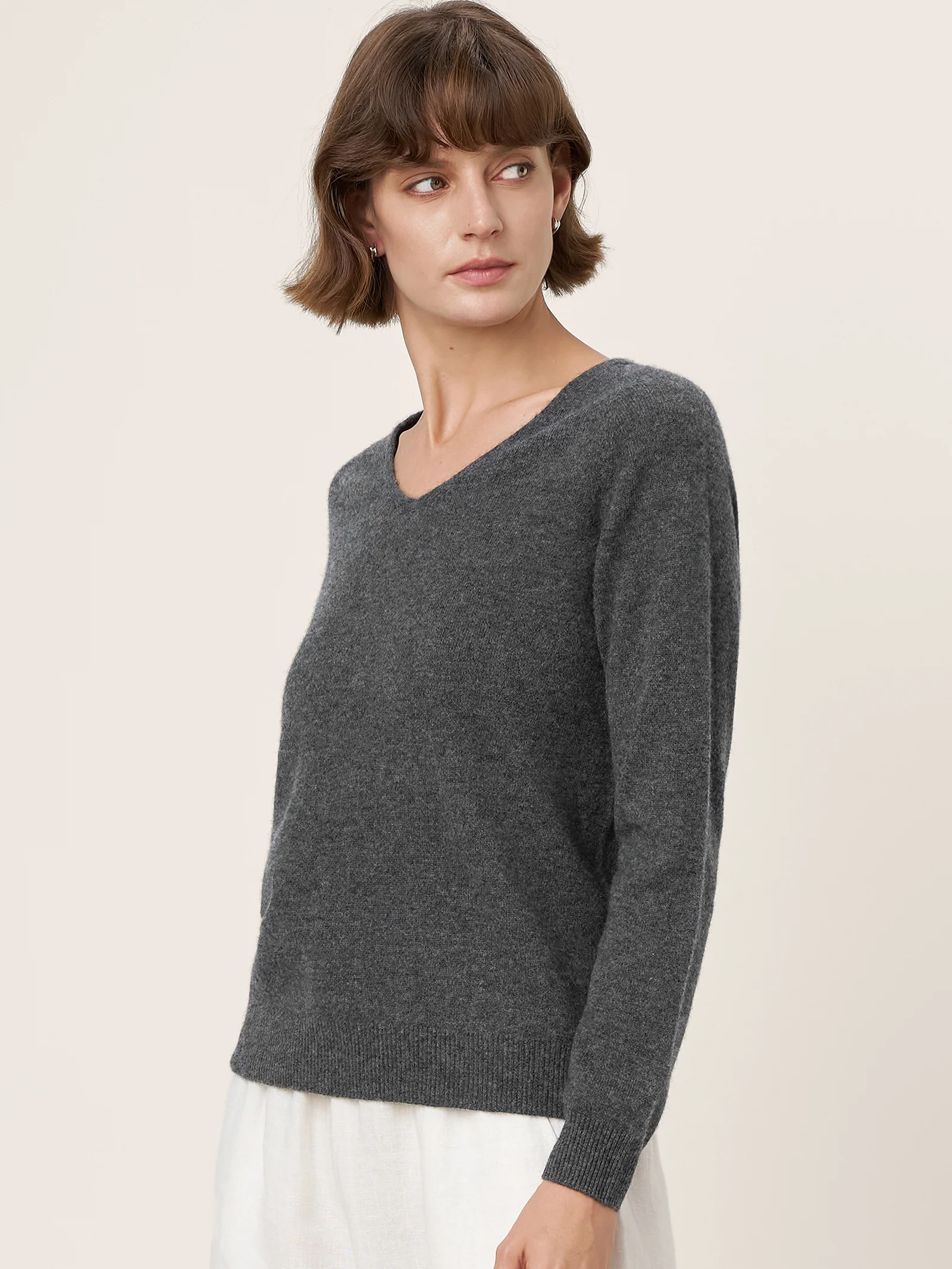 Premium Cashmere Blend Hand-Finished Seamless V-Neck Sweater SURI - Image 2