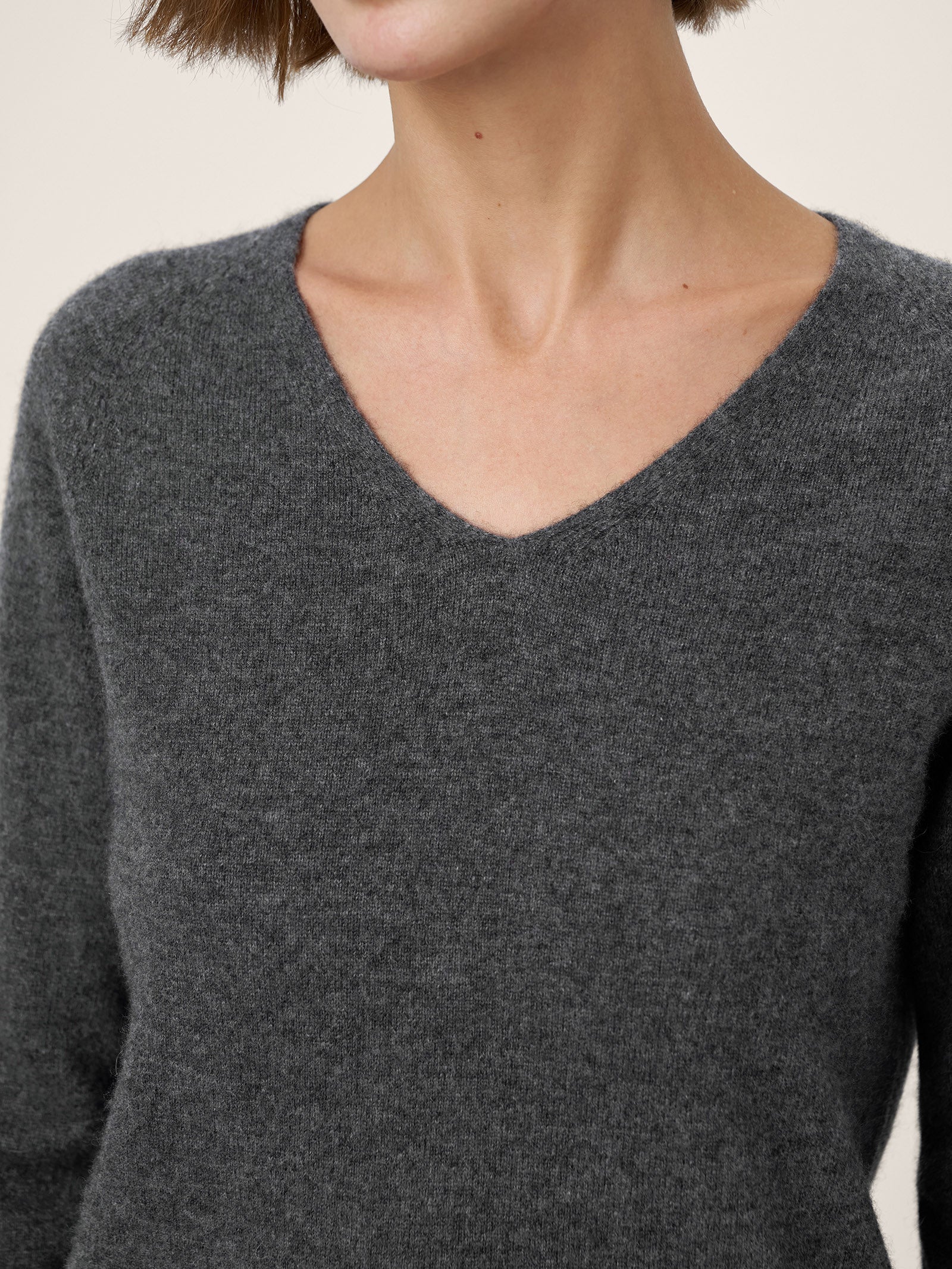 Premium Cashmere Blend Hand-Finished Seamless V-Neck Sweater SURI - Image 5