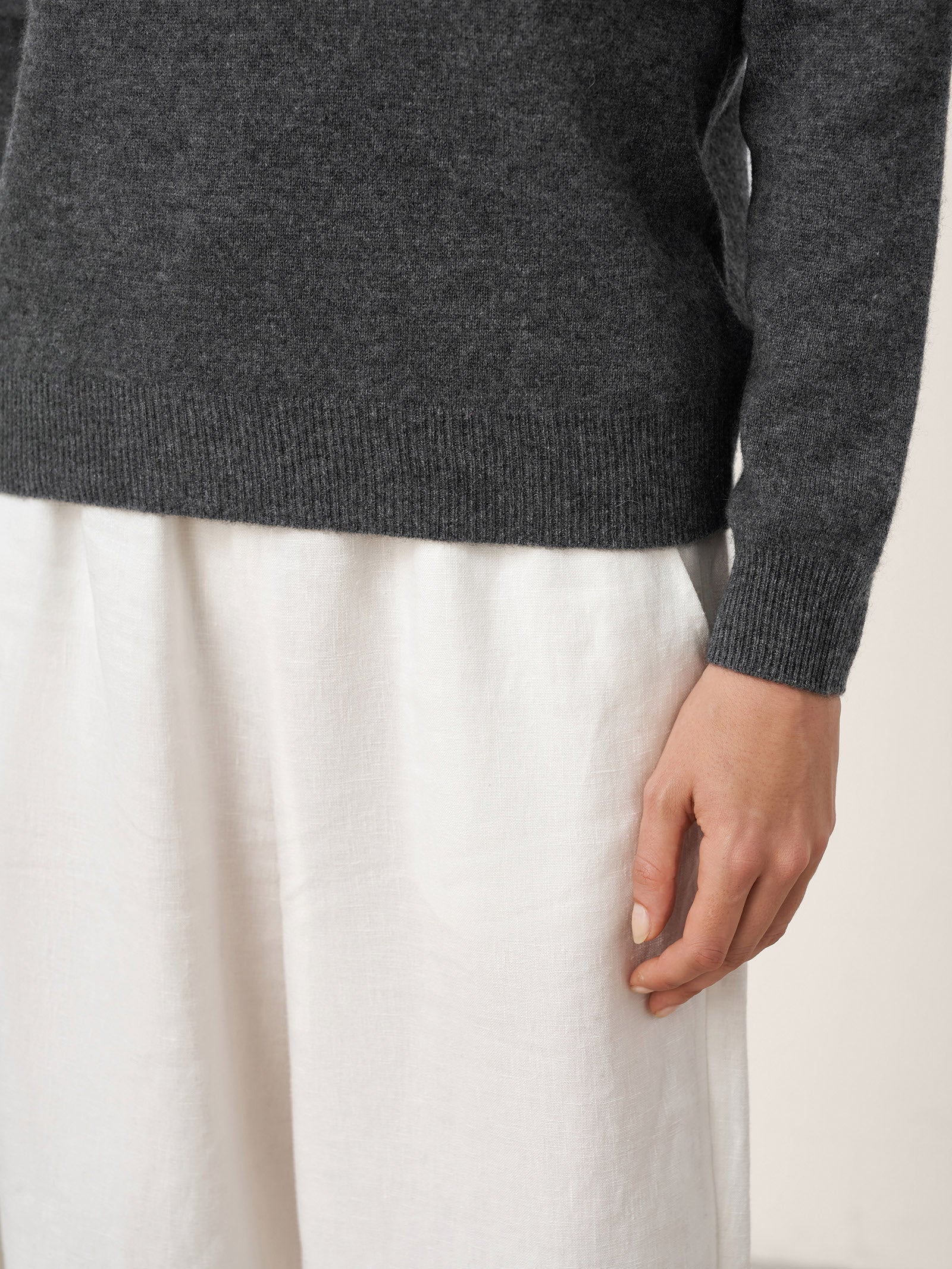 Premium Cashmere Blend Hand-Finished Seamless V-Neck Sweater SURI - Image 6