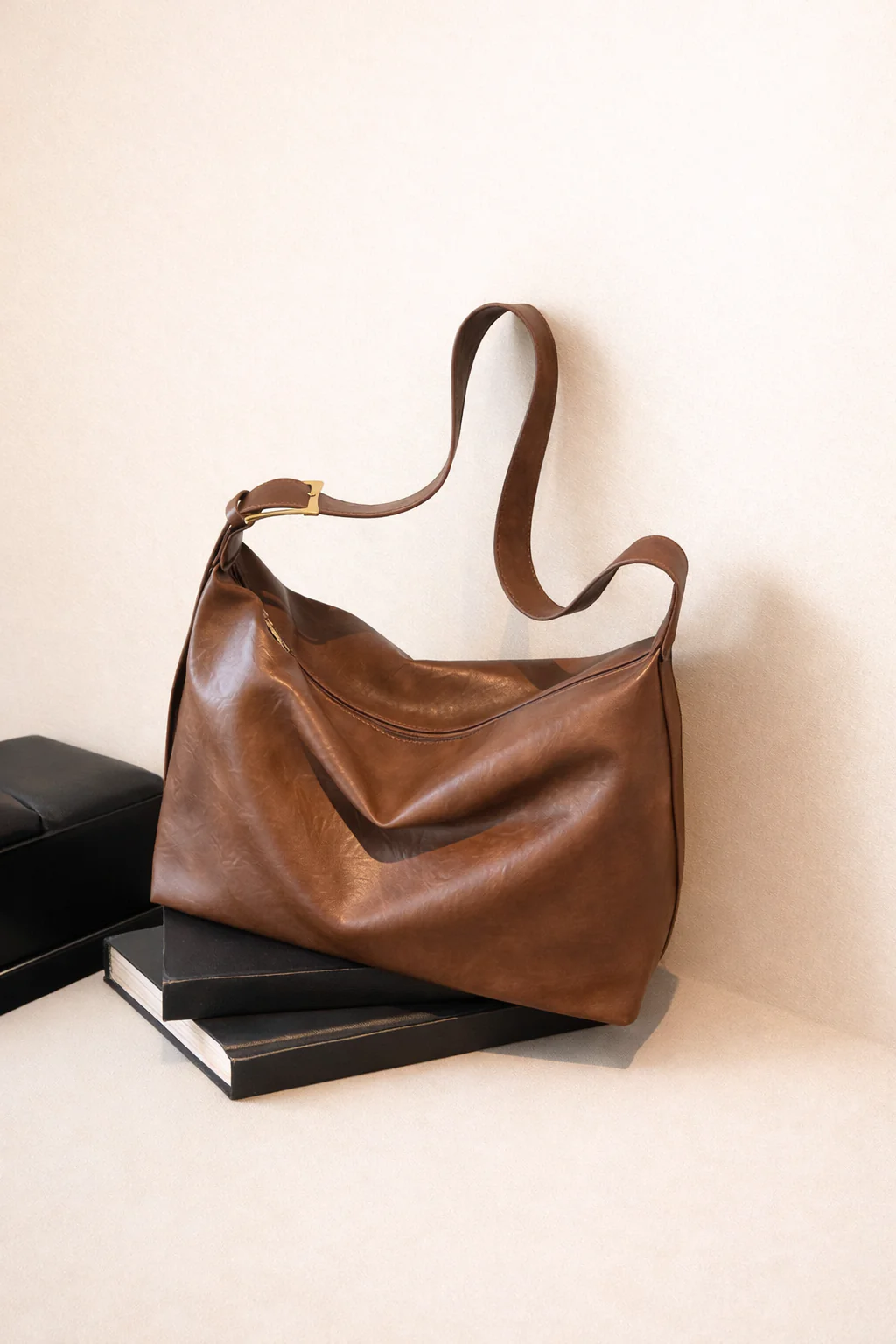 Vintage Large Capacity Crossbody Tote Bag - Image 11