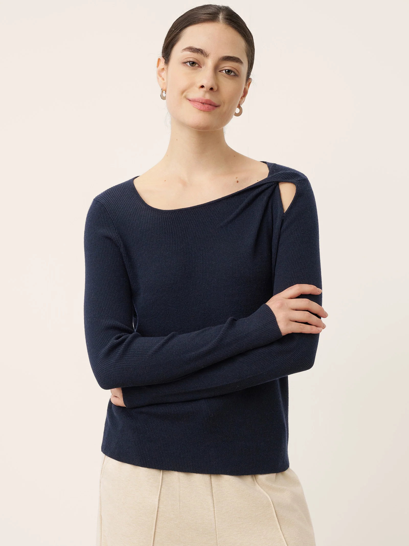 Merino Wool Knot Detail Asymmetric Cutout Top QUINNLEY - Image 3